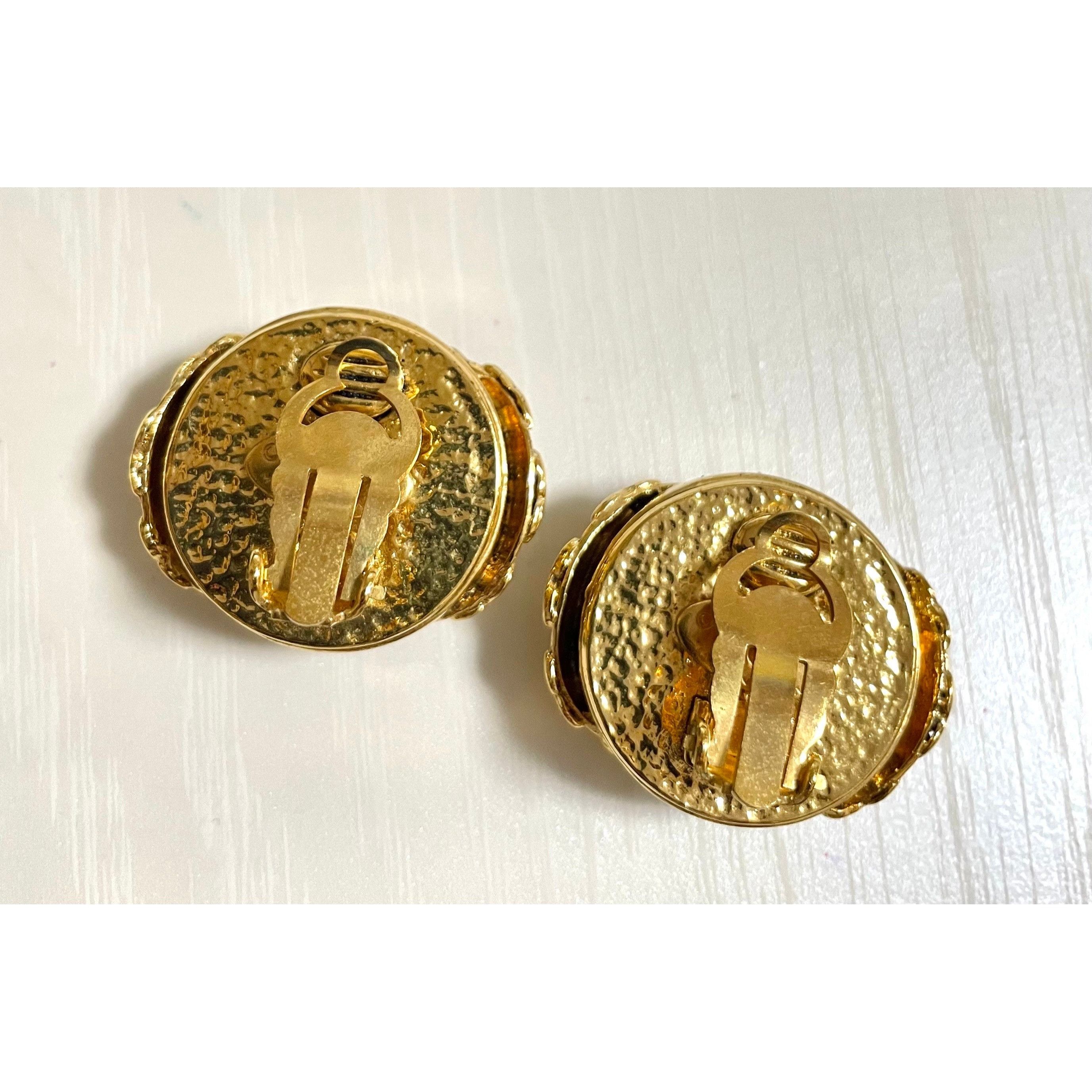 Chanel Vintage CHANEL large golden faux pearl CC earrings Size ONE SIZE - 8 Thumbnail