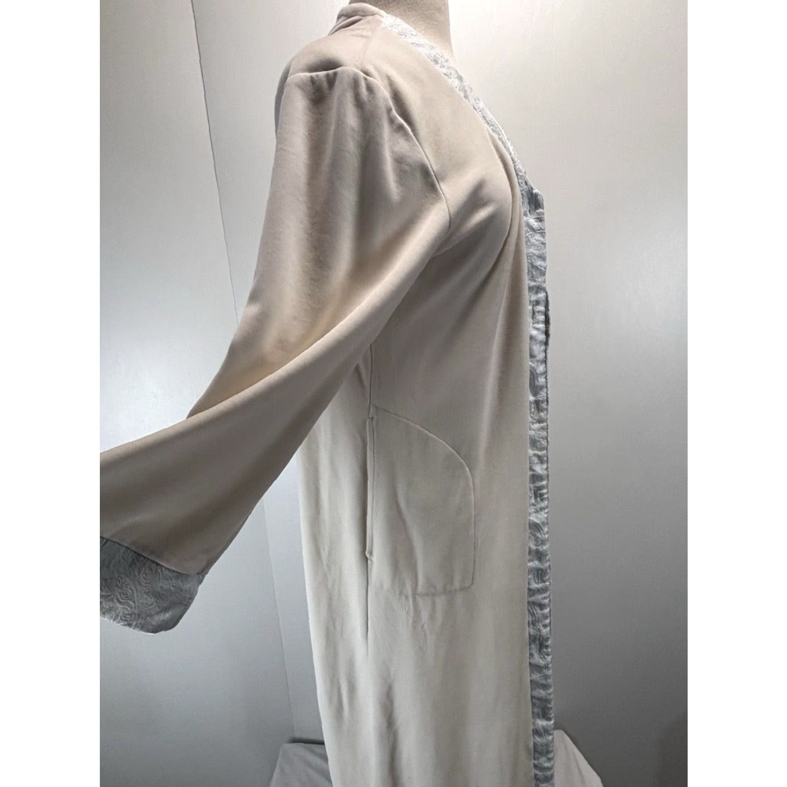 Vintage VINTAGE Diamond Tea Velvet Robe M Women’s Ivory Blue Jacquard Trim Pockets Robe Size ONE SIZE - 7 Thumbnail