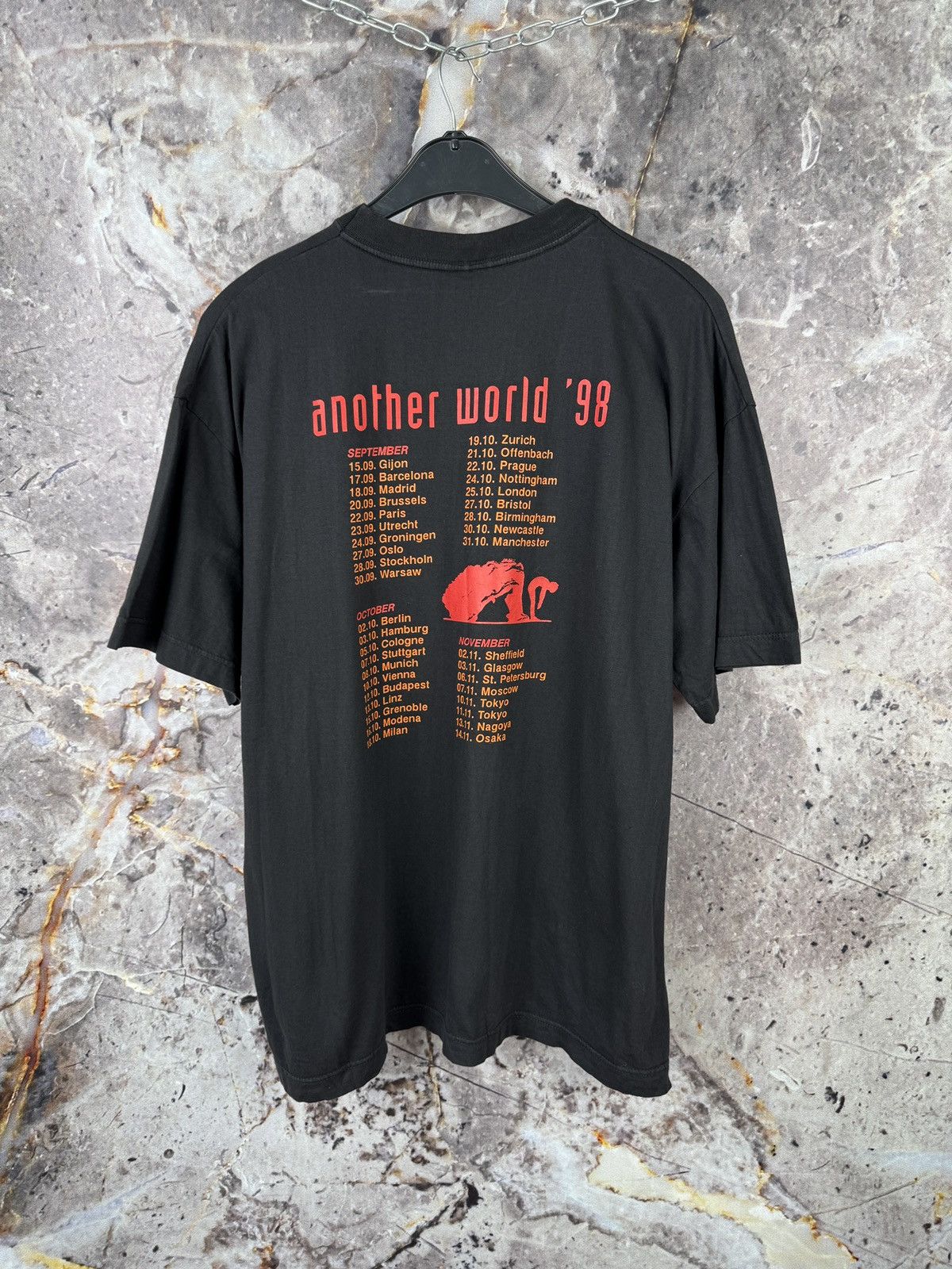 Other Vintage Brian May Another World 1998 Tour Band T-Shirt Size US XL / EU 56 / 4 - 12 Thumbnail