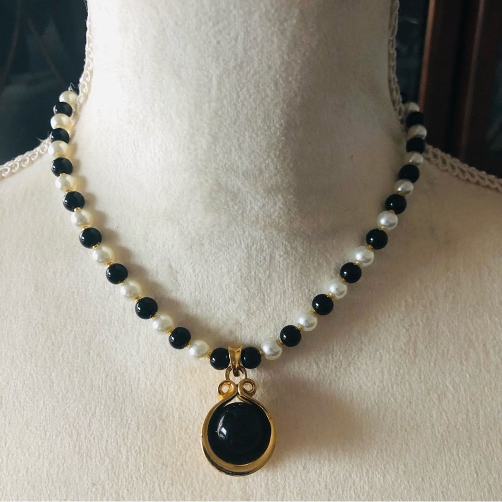 Handmade Handcrafted repurpose framed pearl pendant necklace Size ONE SIZE - 10 Thumbnail