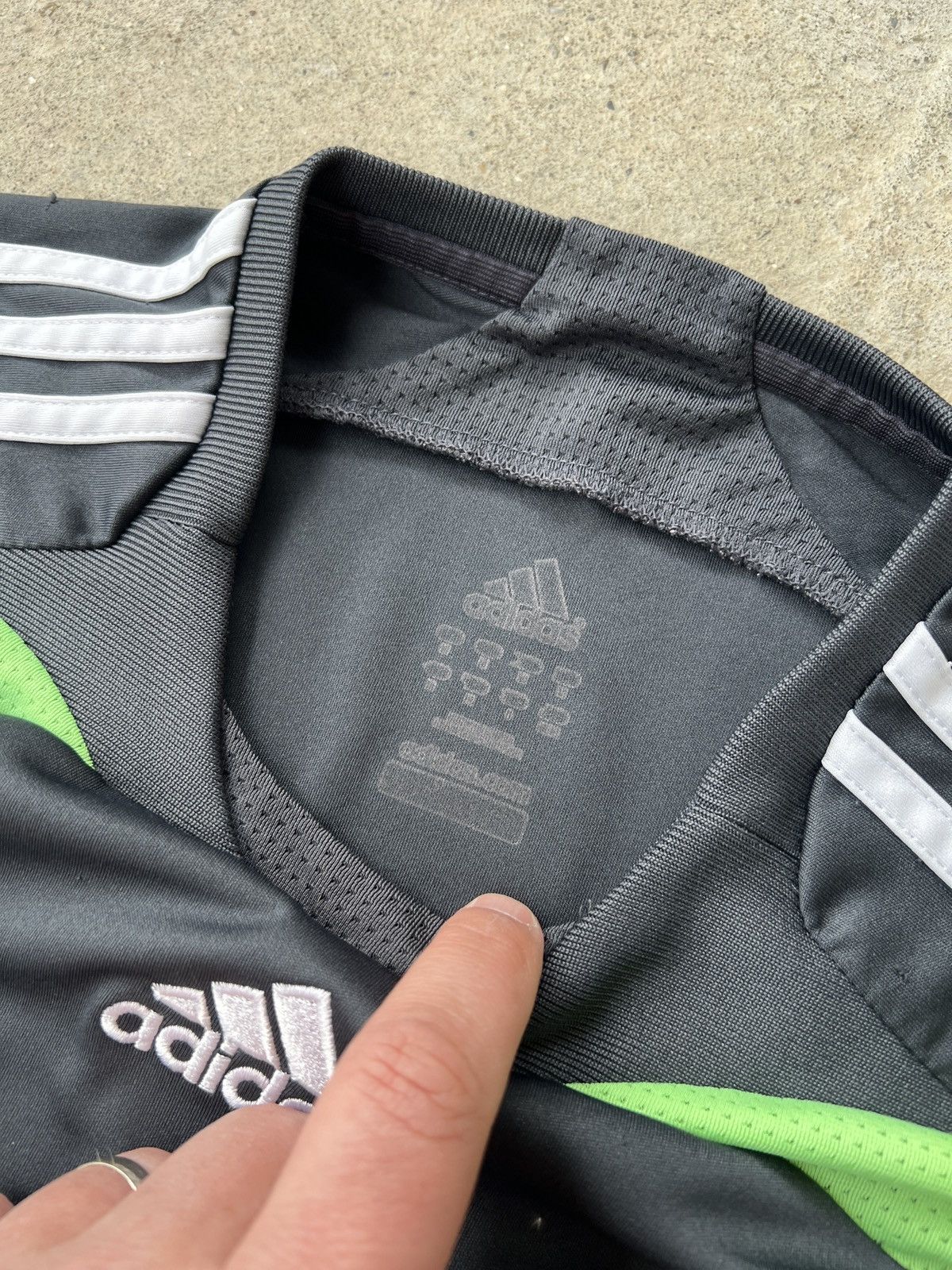 Adidas Adidas Real Madrid 2007/2008 Fotball jersey Size US M / EU 48-50 / 2 - 5 Thumbnail