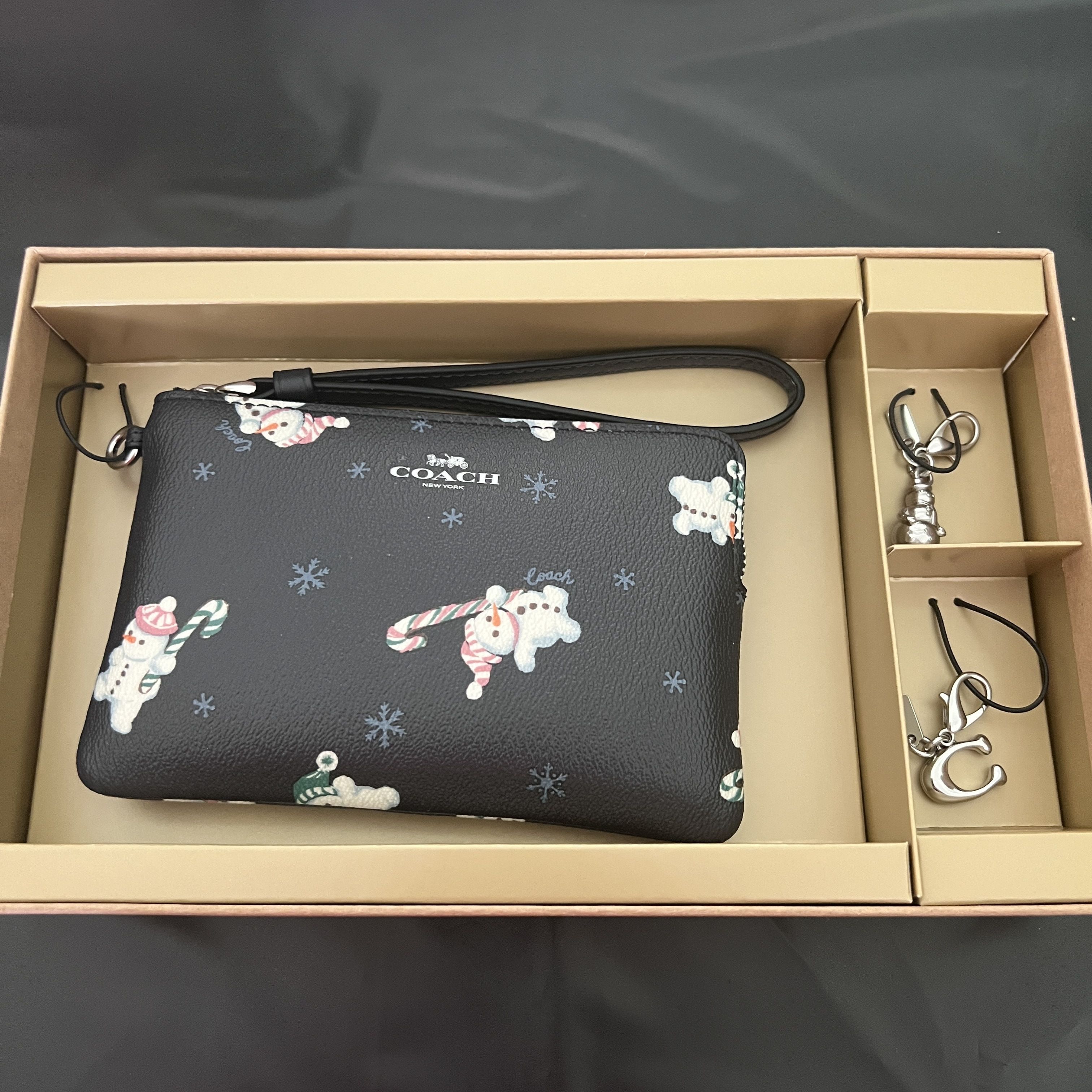 coach Boxed Corner Zip Wristlet With Snowman Print c7401