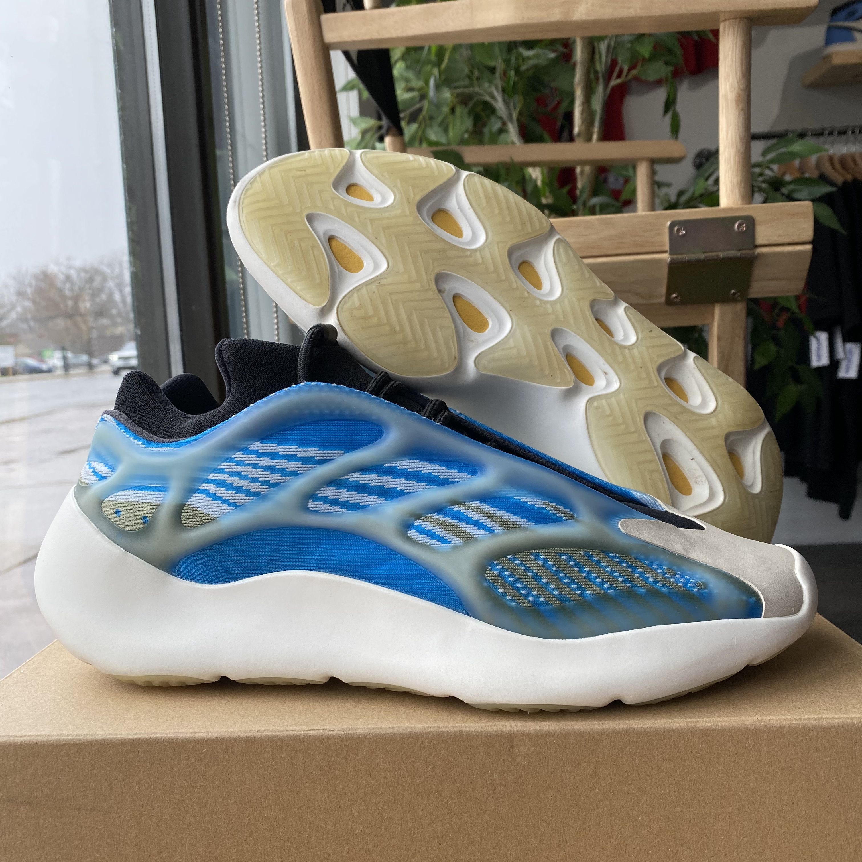 Adidas × Kanye West Yeezy 700 V3 Size US 11 / EU 44 - 1 Thumbnail