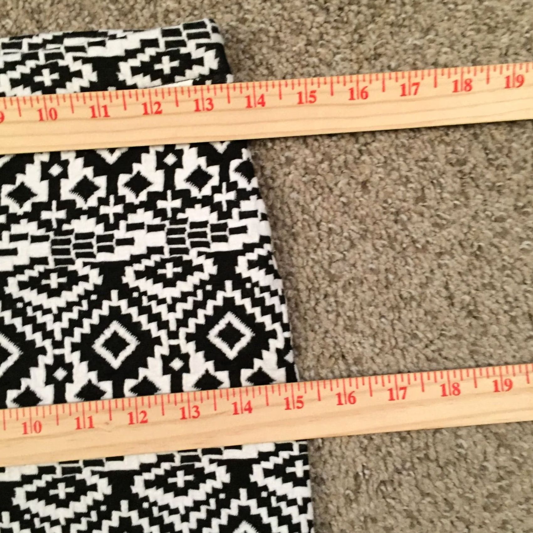 Forever 21 FOREVER 21 Skirt Short Women M Black Geometric Pull On Unlined Pencil Middle Length Casual Straight & Pencil Size 32" / US 10 / IT 46 - 4 Thumbnail