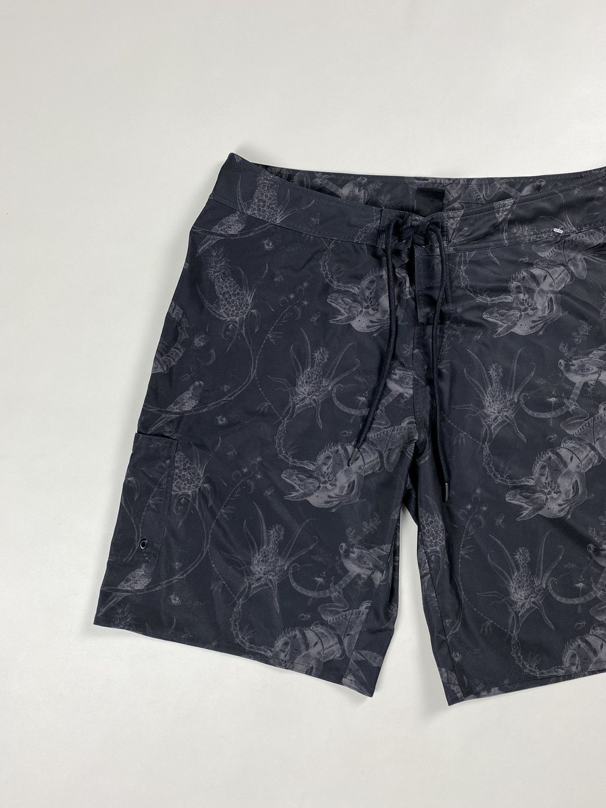 Nike Nike ACG men’s patterned shorts size 38 / XXL Size US 38 / EU 54 - 2 Thumbnail