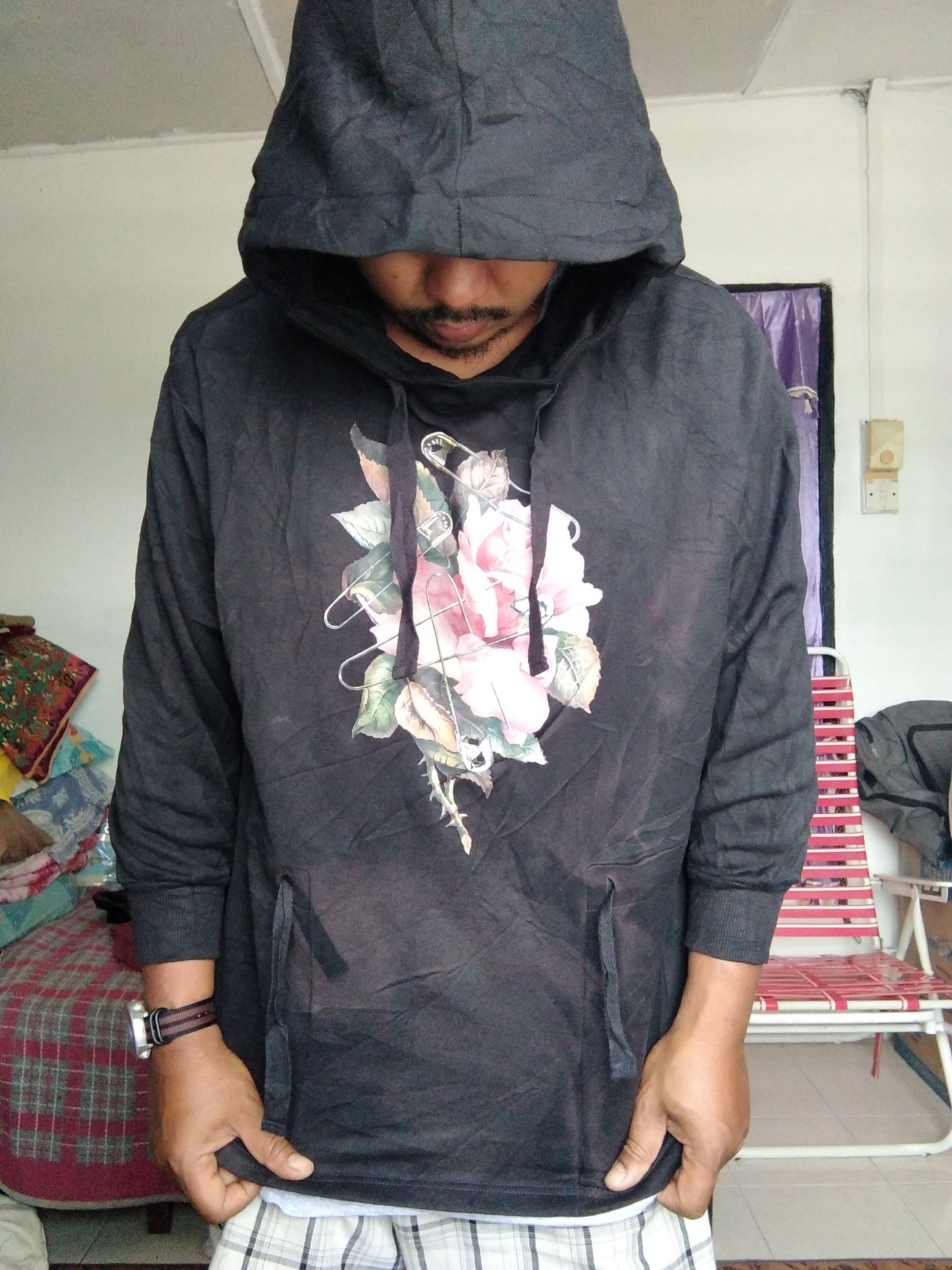 Japanese Brand × Jun Takahashi × Undercover Undercover x Gu Flower Sweatshirt Hoodie Designer Size US M / EU 48-50 / 2 - 2 Thumbnail