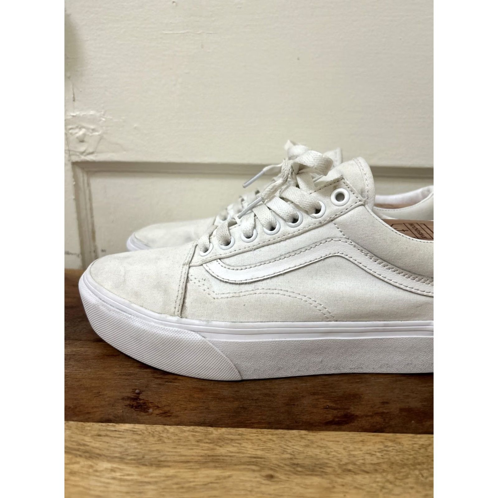 Vans VANS Old Skool Sneaker White Canvas Mens 7 / Womens 8.5 Skateboarding Shoes 721356 Size US 6 / IT 36 - 6 Thumbnail