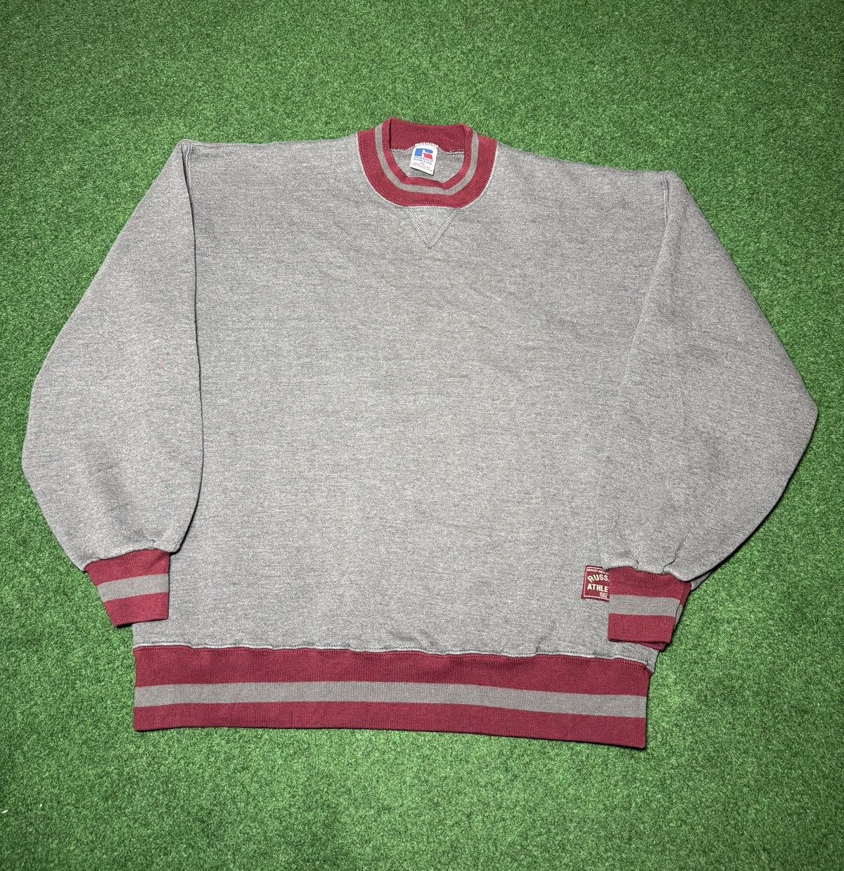 Russell Athletic × Vintage Vintage 90s Russell Athletic XL Minimalist Sweatshirt Size US XL / EU 56 / 4 - 1 Thumbnail