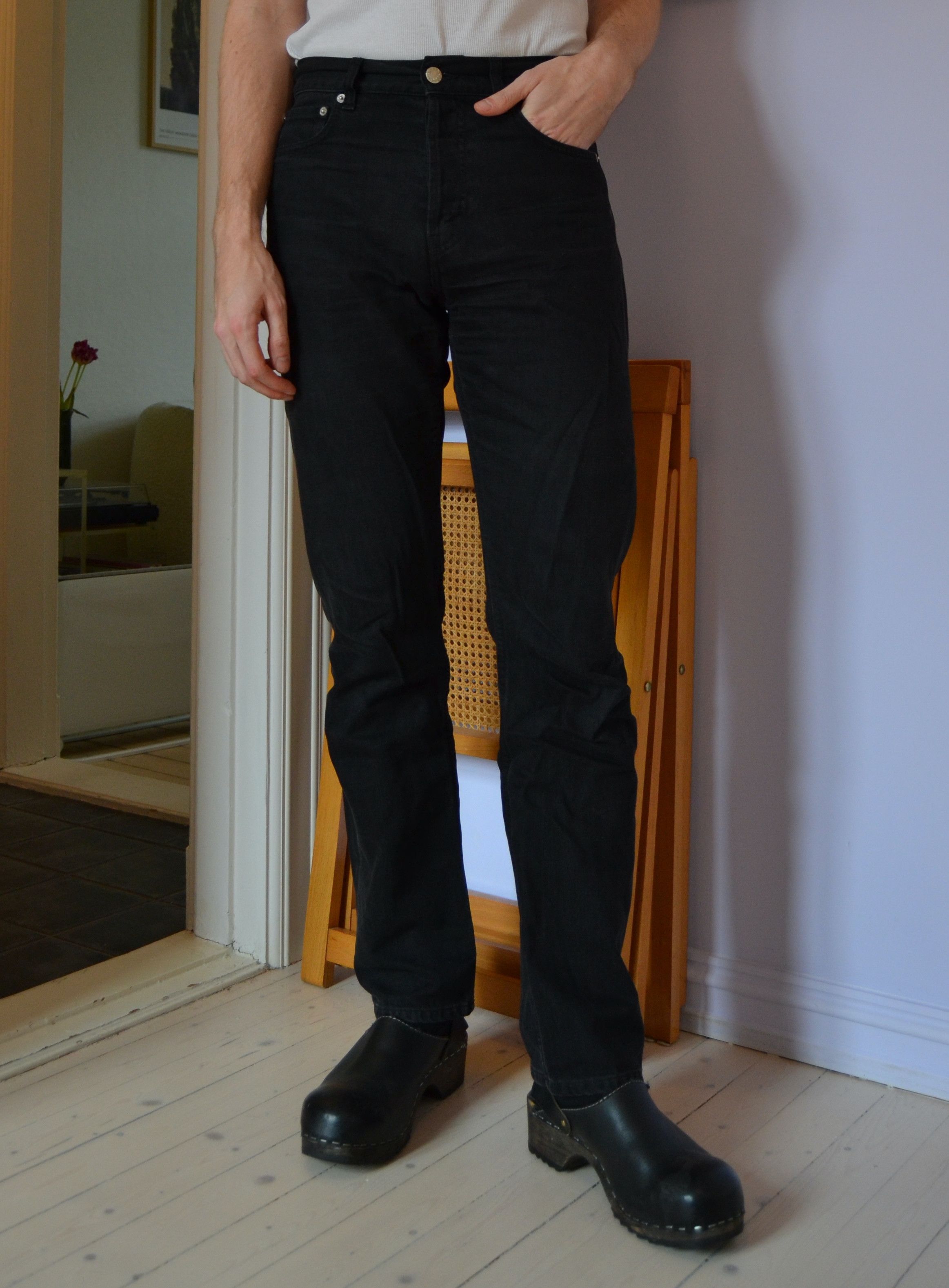 sefr Straight Cut Jeans black