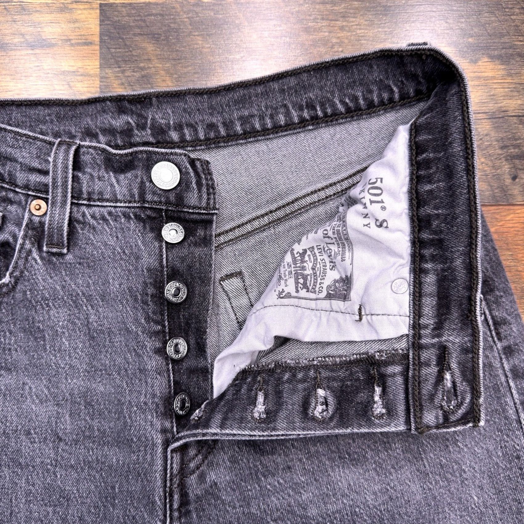 Levi's Levi's 501 Jeans Skinny Black 28x28 High Rise Button Fly Non Stretch Denim 5-Pocket Womens Slim Regular Mens 90s Vintage N/A Size 28" / US 6 / IT 42 - 2 Thumbnail