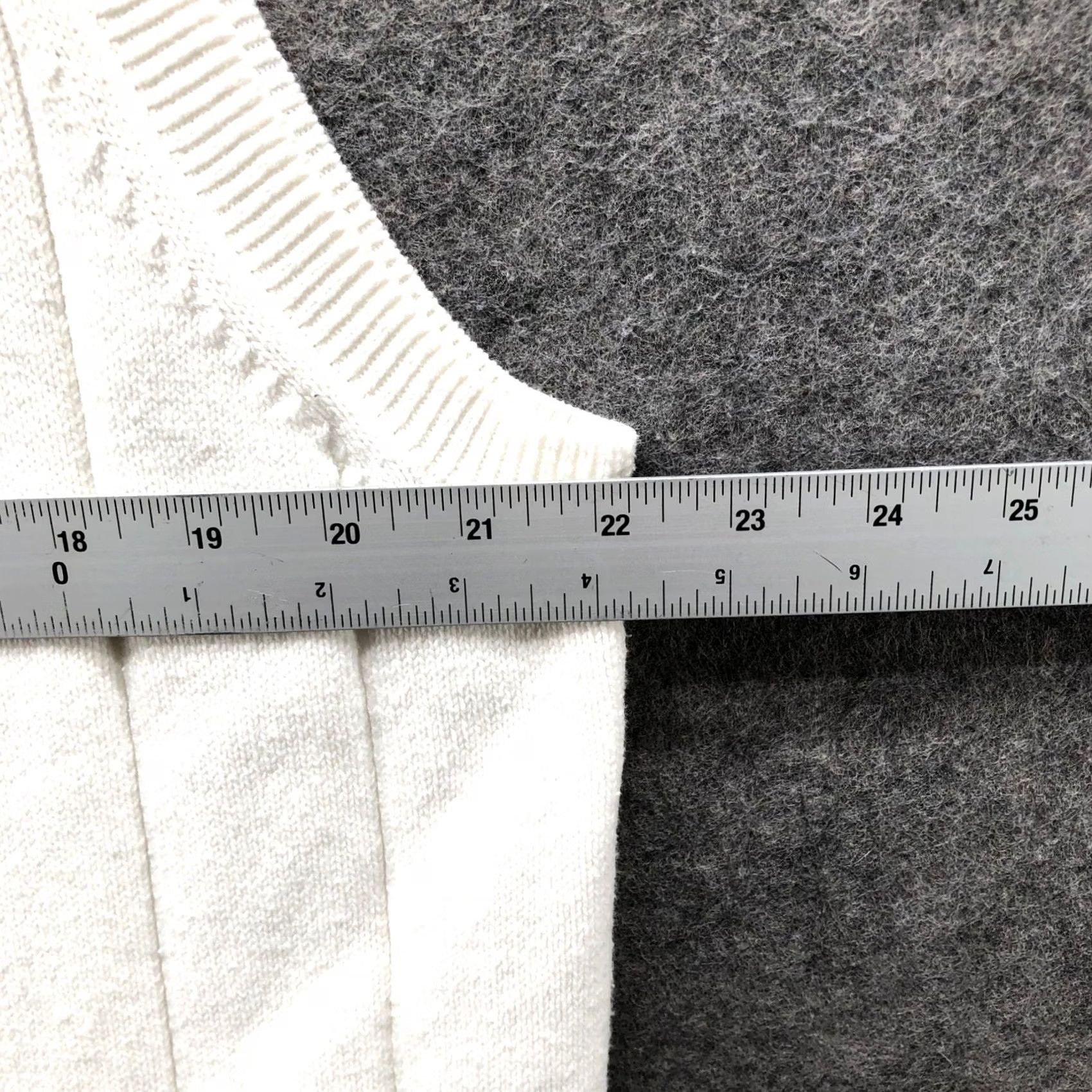 Uniqlo Uniqlo V-Neck Cricket Vest Mens L White Preppy Knit Sleeveless Tank Shirt Size US L / EU 52-54 / 3 - 7 Thumbnail