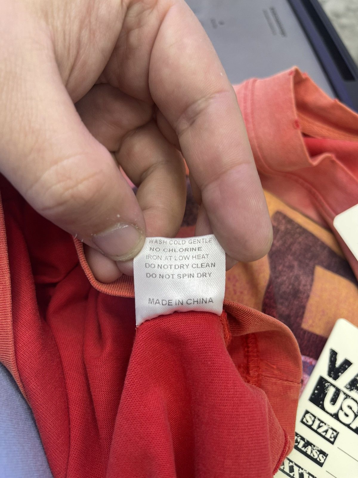 Vale Vale lives tee shooting target red Size US M / EU 48-50 / 2 - 6 Thumbnail