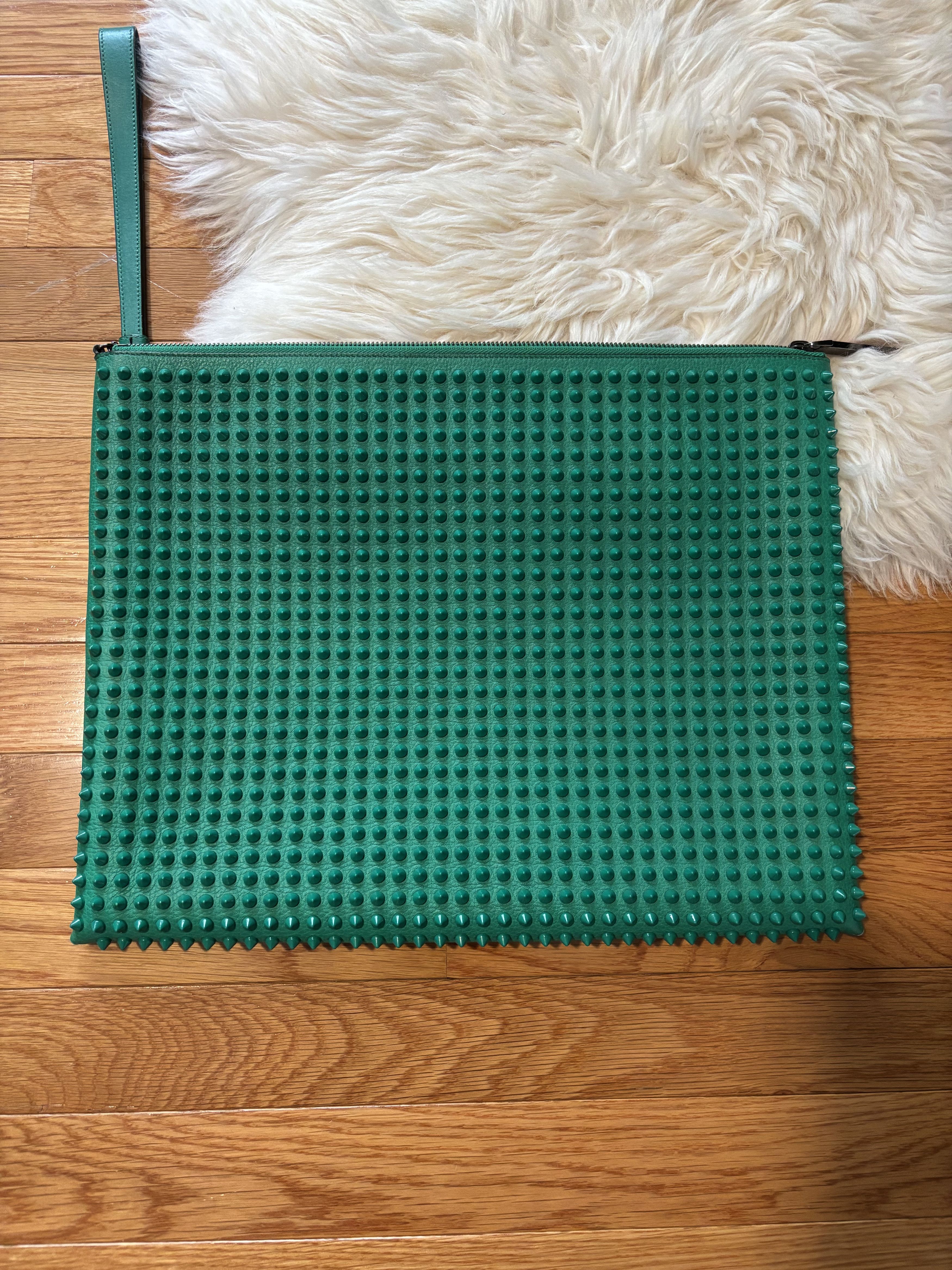 Christian Louboutin GREEN OVERSIZED SPIKE POUCH CLUTCH Size ONE SIZE - 1 Thumbnail