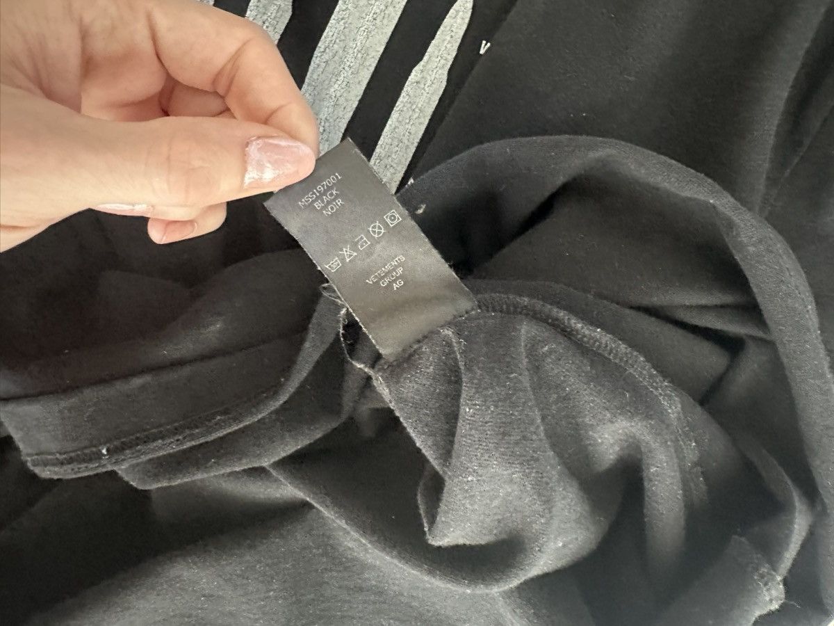 Vetements SS19 Bullet Tee in Large Size US L / EU 52-54 / 3 - 7 Thumbnail