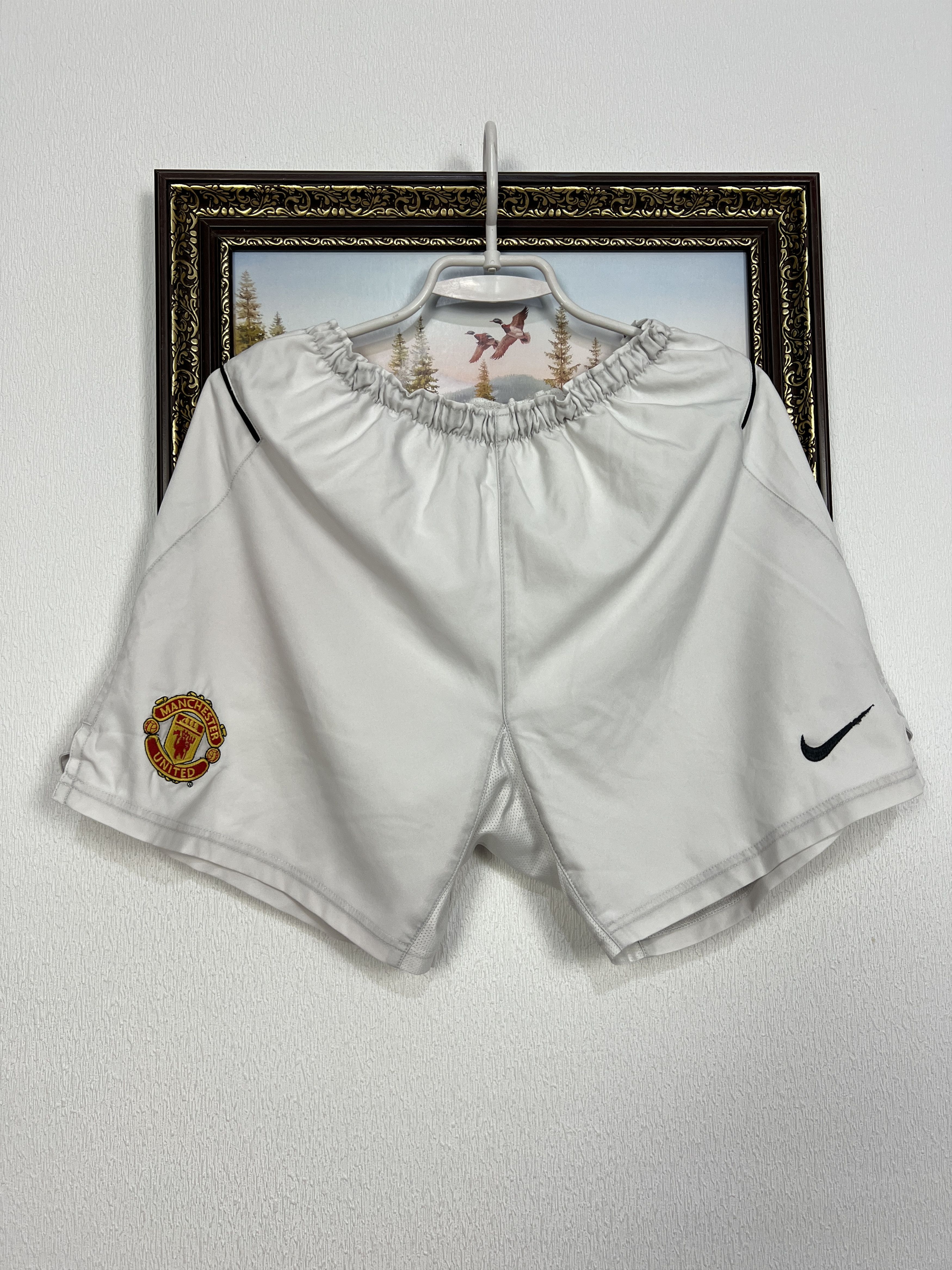 Nike Vintage Manchester United Football Shorts Soccer Athletic Size US 30 / EU 46 - 1 Thumbnail