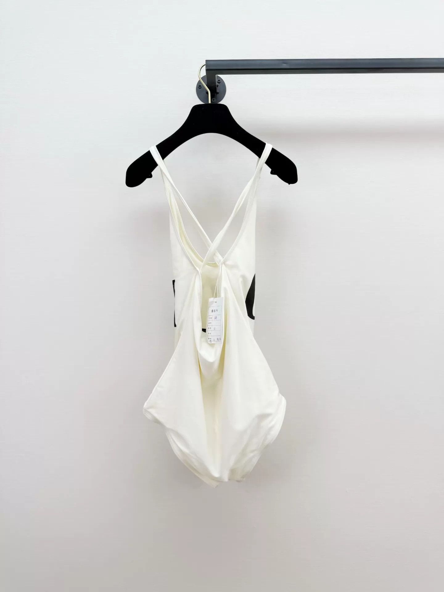 Gucci Gucci authentic one-piece swimsuit S worn once Size S / US 4 / IT 40 - 6 Thumbnail