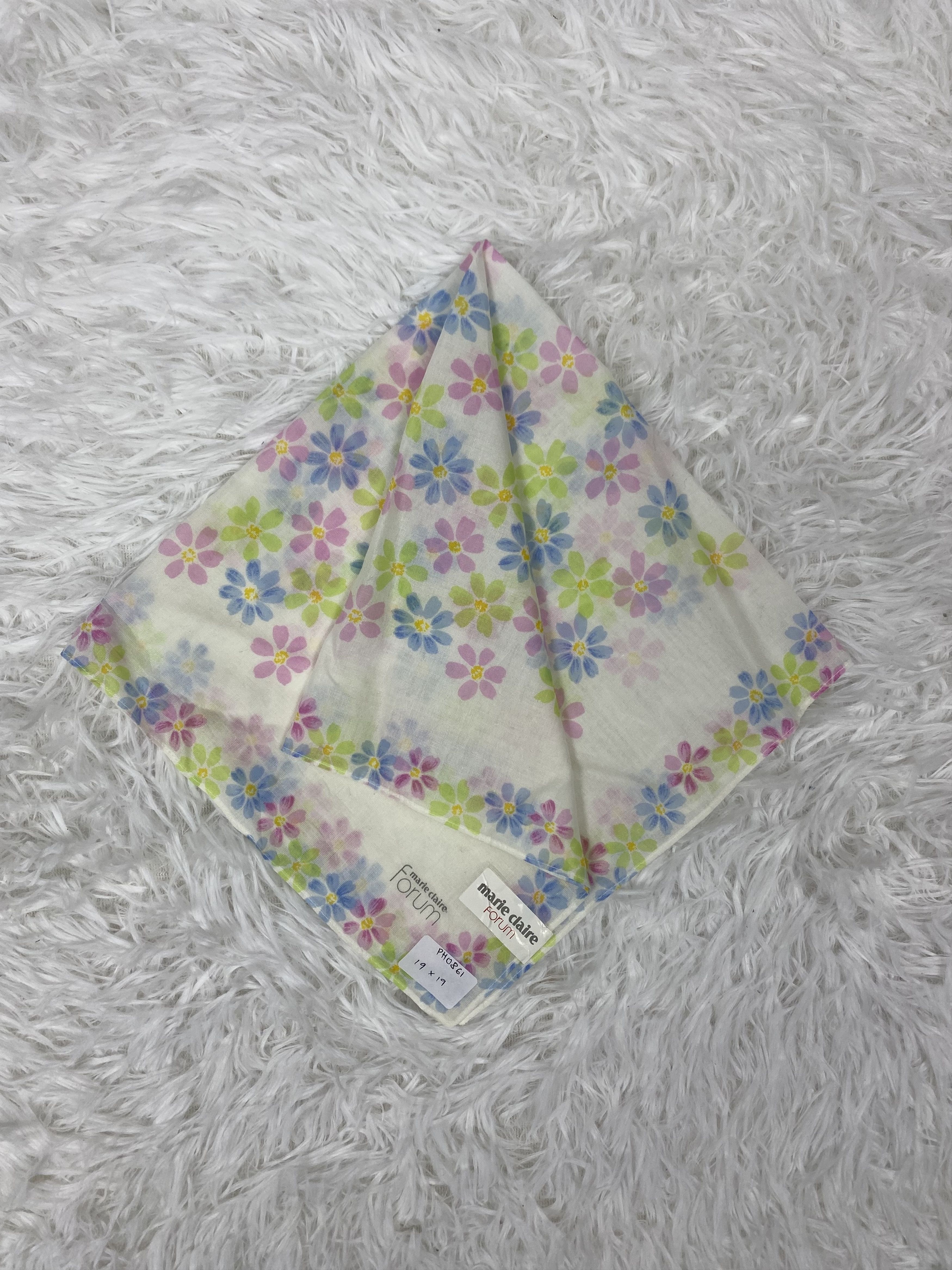 Designer × Vintage Vintage Marie Claire Handkerchief Neckerchief PH0861 Size ONE SIZE - 1 Thumbnail