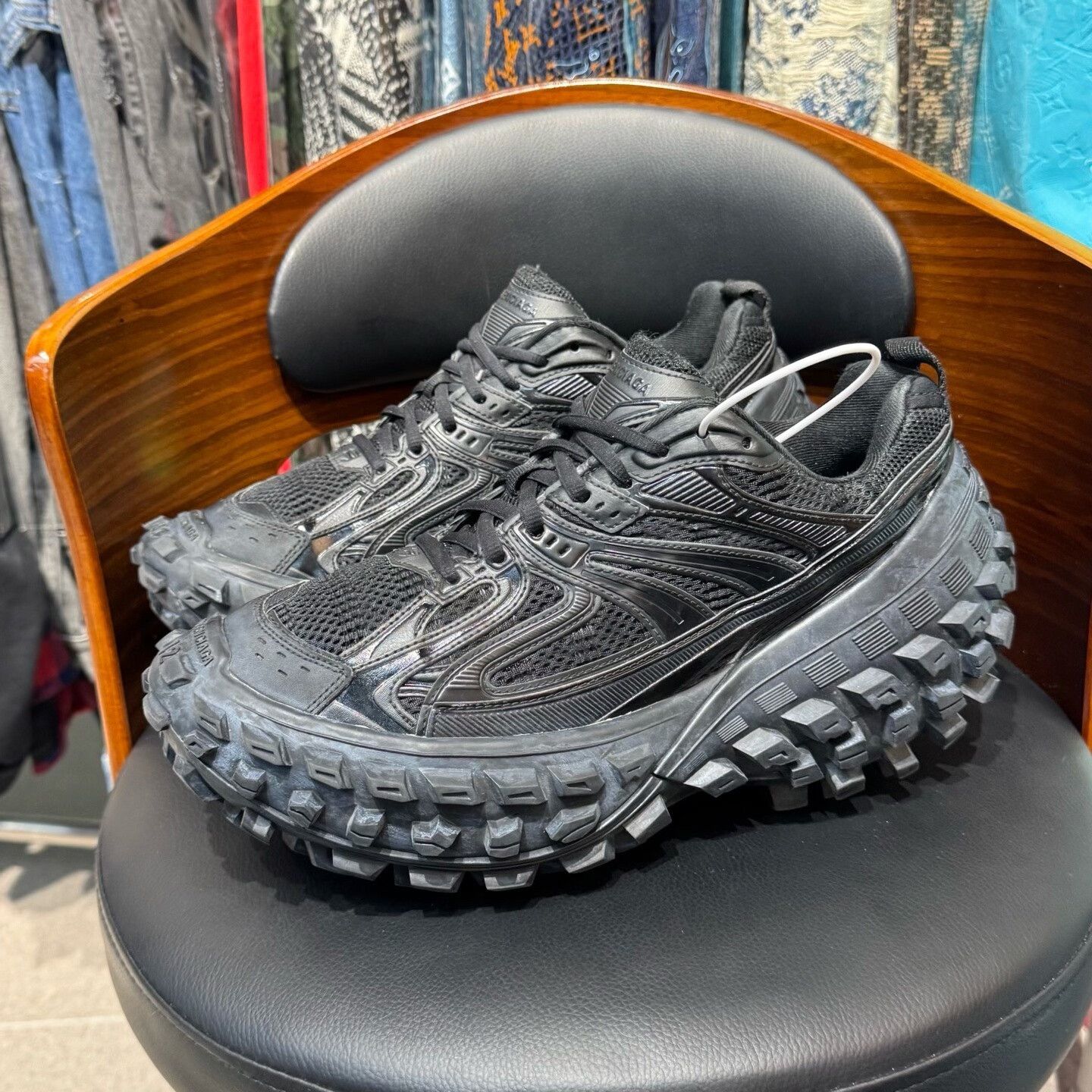 Balenciaga Balenciaga Black Lowtop Sneakers 42 Men Size US 9 / EU 42 - 1 Thumbnail