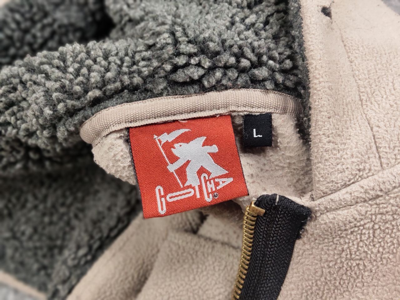 Gotcha Vintage 90's Gotcha Beige Fleece Zip Logo Pocket Hoodie Size US L / EU 52-54 / 3 - 16 Thumbnail