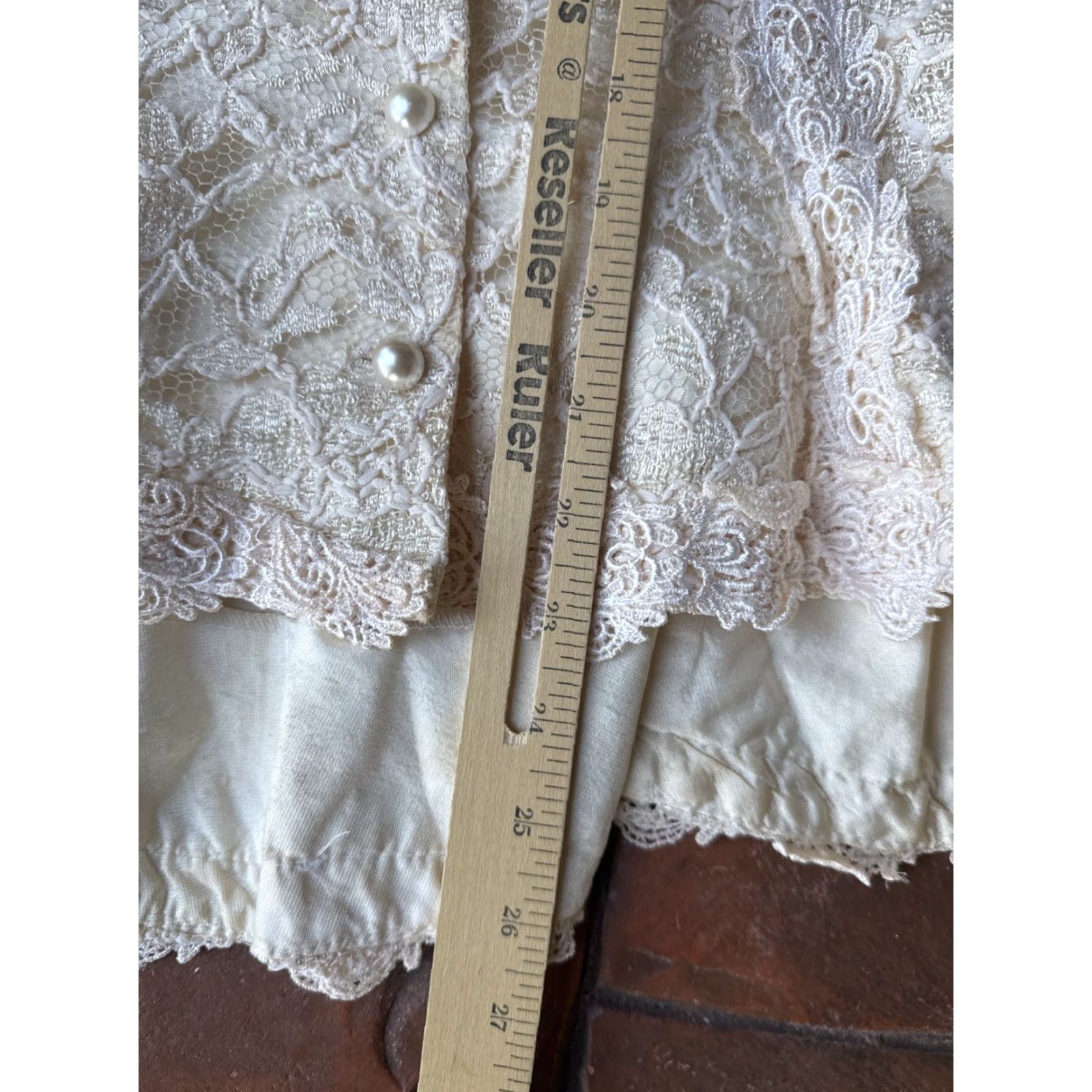 Vintage VINTAGE Cachet 80s Bari Protas Laced Pearl Victorian Top Women’s 9/10 Ivory Lace Blouse with Pearl Detail Size M / US 6-8 / IT 42-44 - 5 Thumbnail