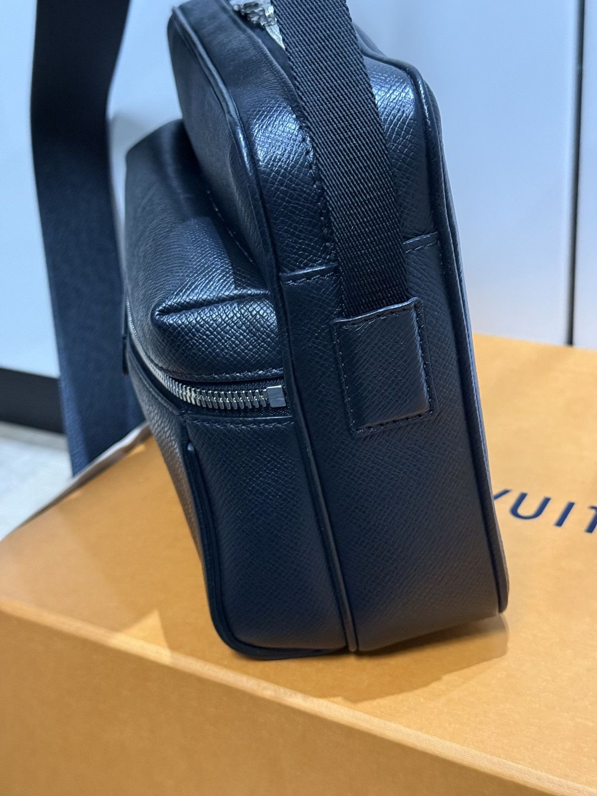 Louis Vuitton Louis Vuitton Outdoor Messenger PM Taiga Noir Size ONE SIZE - 5 Thumbnail