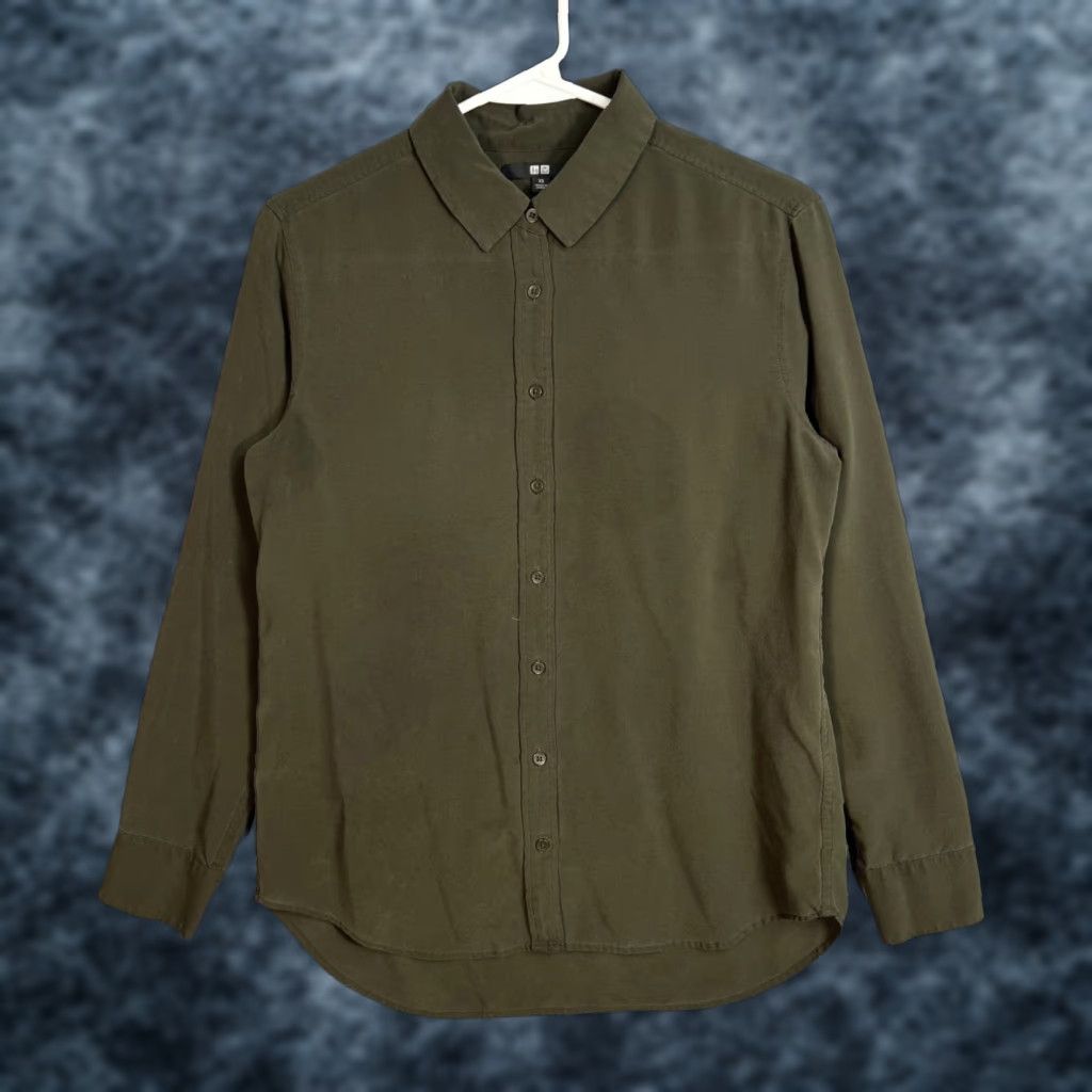 Uniqlo Uniqlo Womens Long Sleeve Button-Up Shirt XS Green Casual Pockets 2010s Size XS / US 0-2 / IT 36-38 - 1 Thumbnail