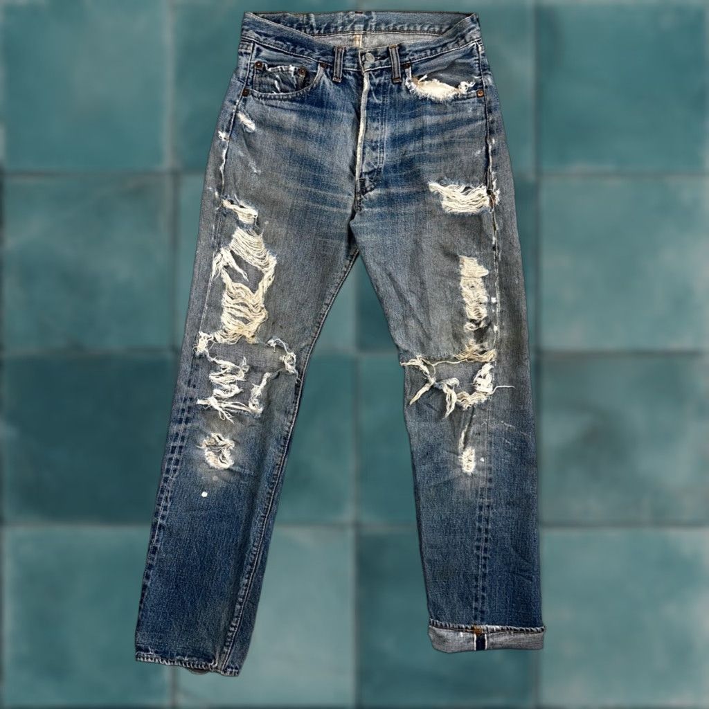 Levi's VINTAGE Levi's 501 Jeans Levi's 501XX 70s 80s USA Straight 31x34 Light Denim Distressed Jeans Men Size US 31 - 1 Thumbnail