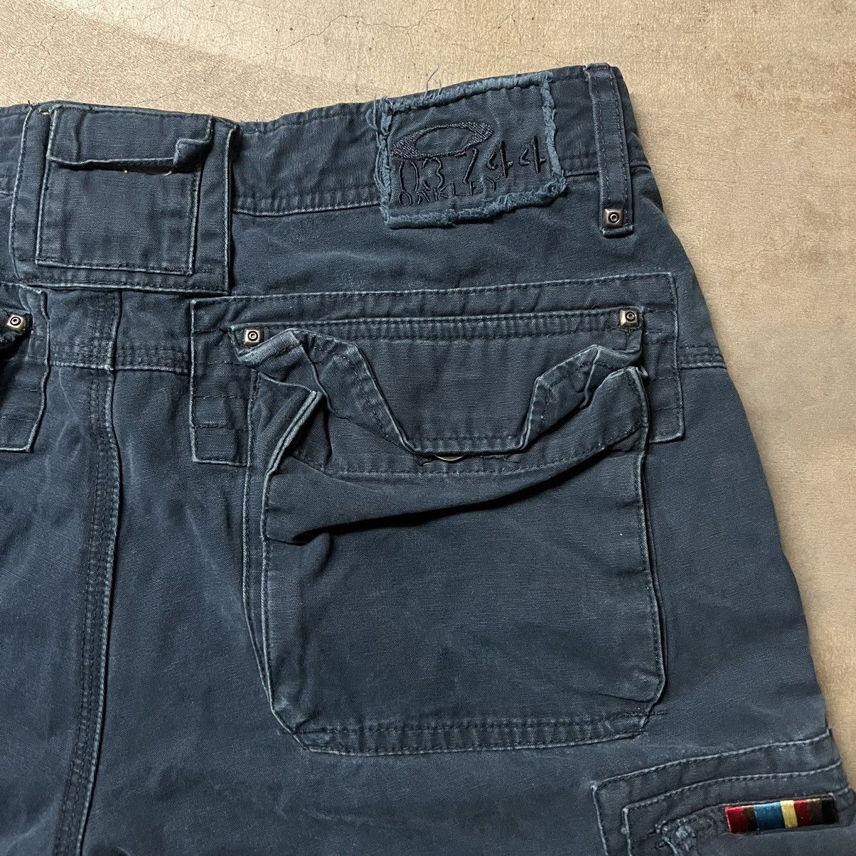 Oakley × Vintage Vintage Y2K Oakley Navy Tactical Cargo Shorts Size US 34 / EU 50 - 6 Thumbnail