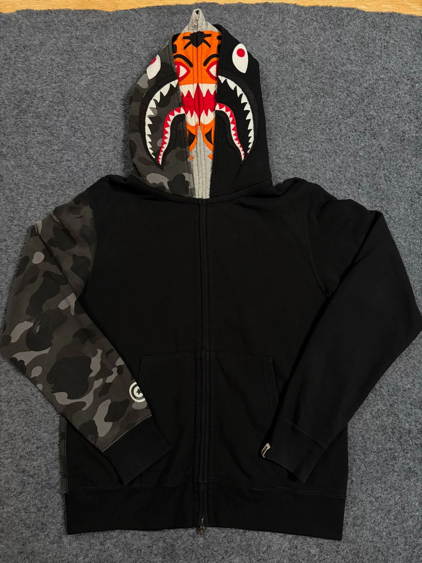 Bape Bape Multi Shark Sweatshirt Pullover Size US L / EU 52-54 / 3 - 1 Thumbnail