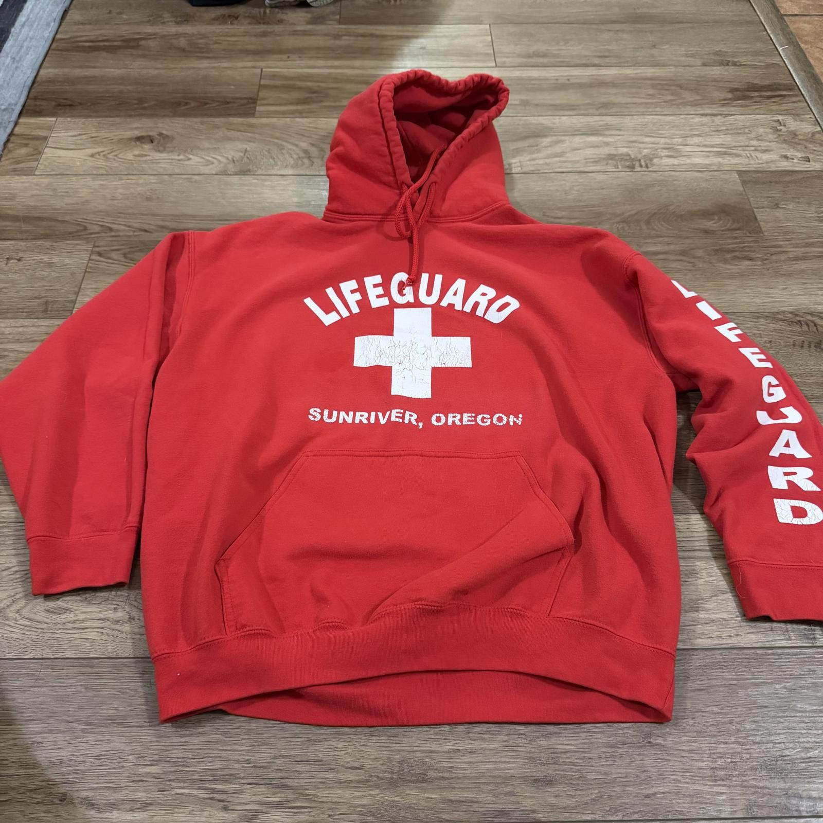 Gildan Vintage Lifeguard Red Hoodie Sunriver Oregon 90s Y2K Size US XL / EU 56 / 4 - 1 Thumbnail