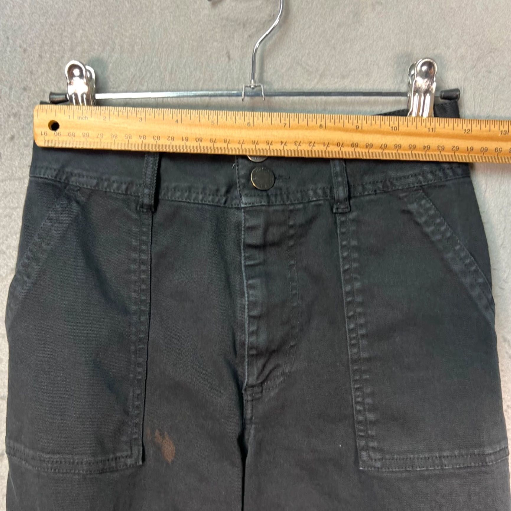 Alice + Olivia Alice + Olivia Womens Cargo Jogger Pants Black 25 Cotton Elastane Tapered High Rise Flat Front Elastic Cuff Adult Womens 90s? Size 42" / US 20 - 6 Thumbnail