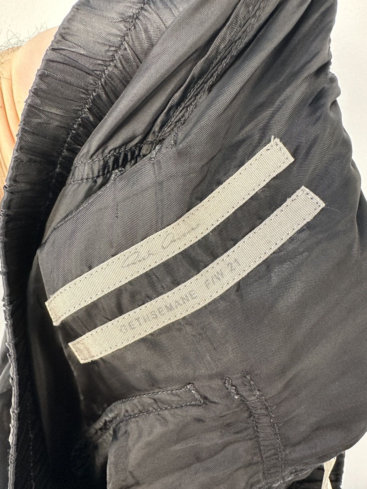 Rick Owens Rick Owens Cropped Drawstring Pants Black Cupro IT 46 US 36 Size US 36 / EU 52 - 9 Thumbnail