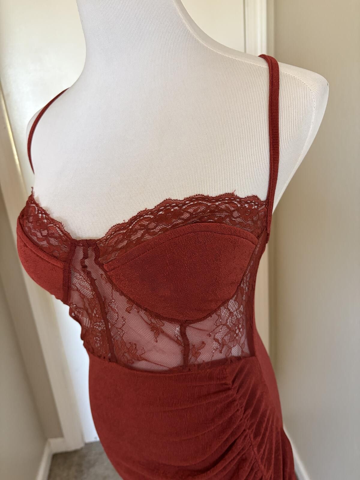 Cyderhouse Cider lace ruched split cami midi dress Size M / US 6-8 / IT 42-44 - 2 Thumbnail