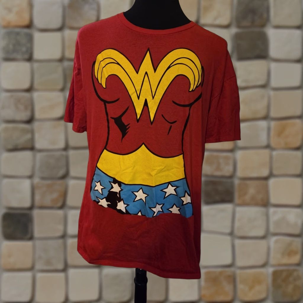 Vintage Wonder Woman T-shirt Adult 2XL Red Crew Neck Graphic Print Justice League Womens Size US XXL / EU 58 / 5 - 1 Thumbnail