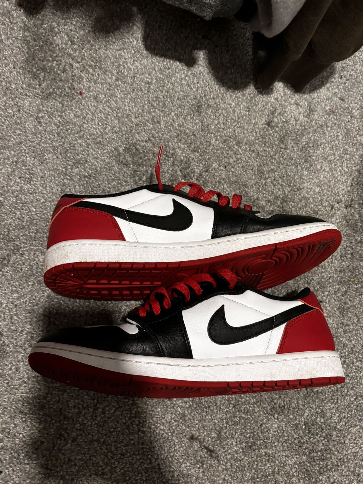 Jordan Brand Jordan 1 Low Black Toe Size US 10.5 / EU 43-44 - 4 Thumbnail