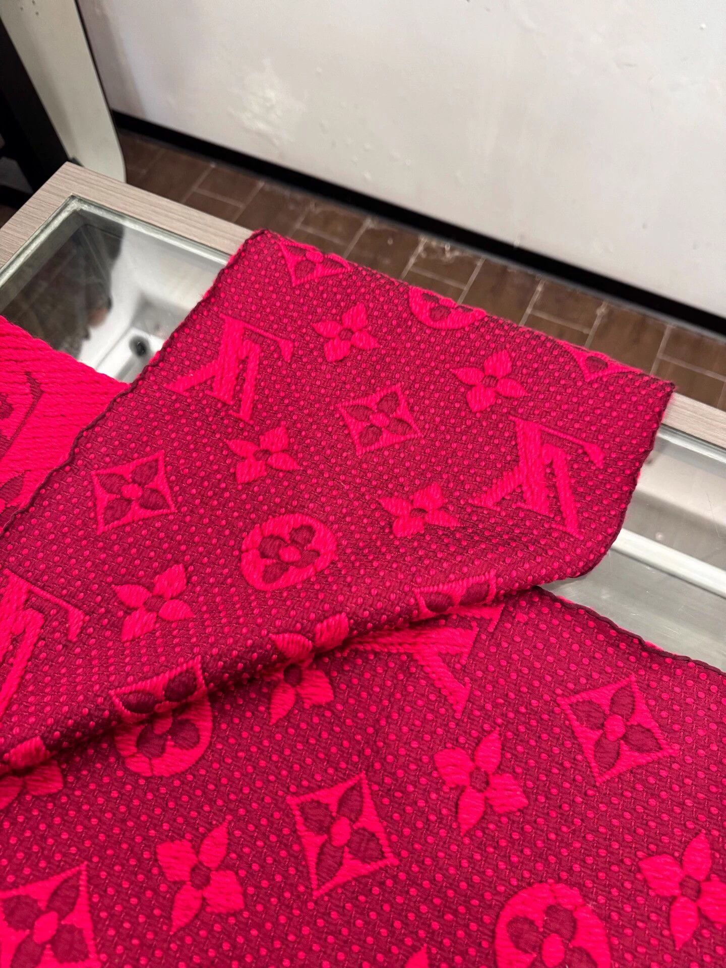 Louis Vuitton LV Red All Over Monogram Double Sided Tassel Wool Scarf Size ONE SIZE - 6 Thumbnail