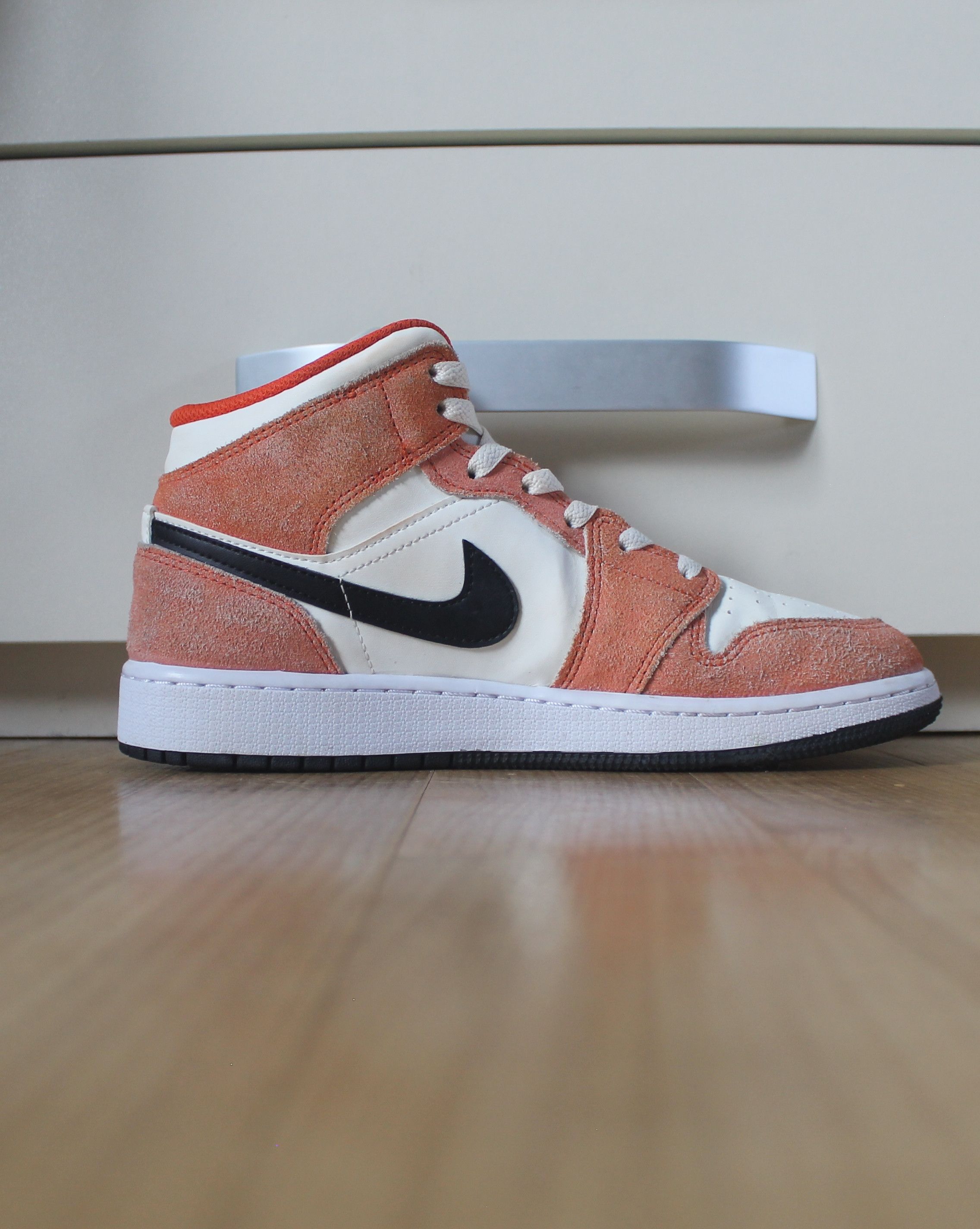 Jordan Brand × Nike Nike Air Jordan 1 Mid Team Orange Black Sail White Size US 5.5 / IT 35.5 - 7 Thumbnail