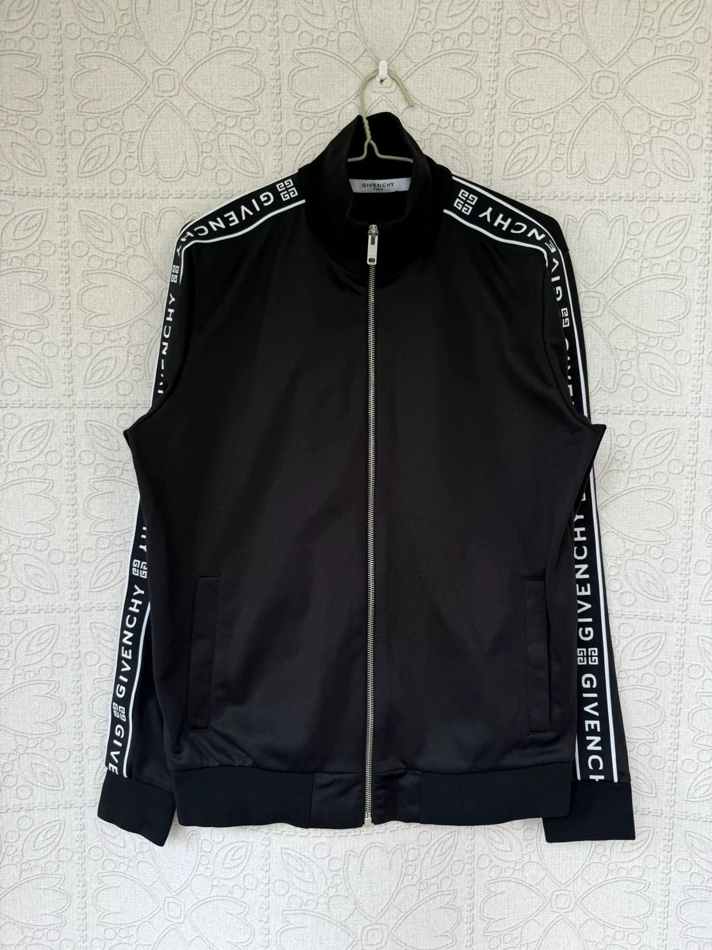 Givenchy Givenchy Logo Jacket in Size Small Size US S / EU 44-46 / 1 - 1 Thumbnail