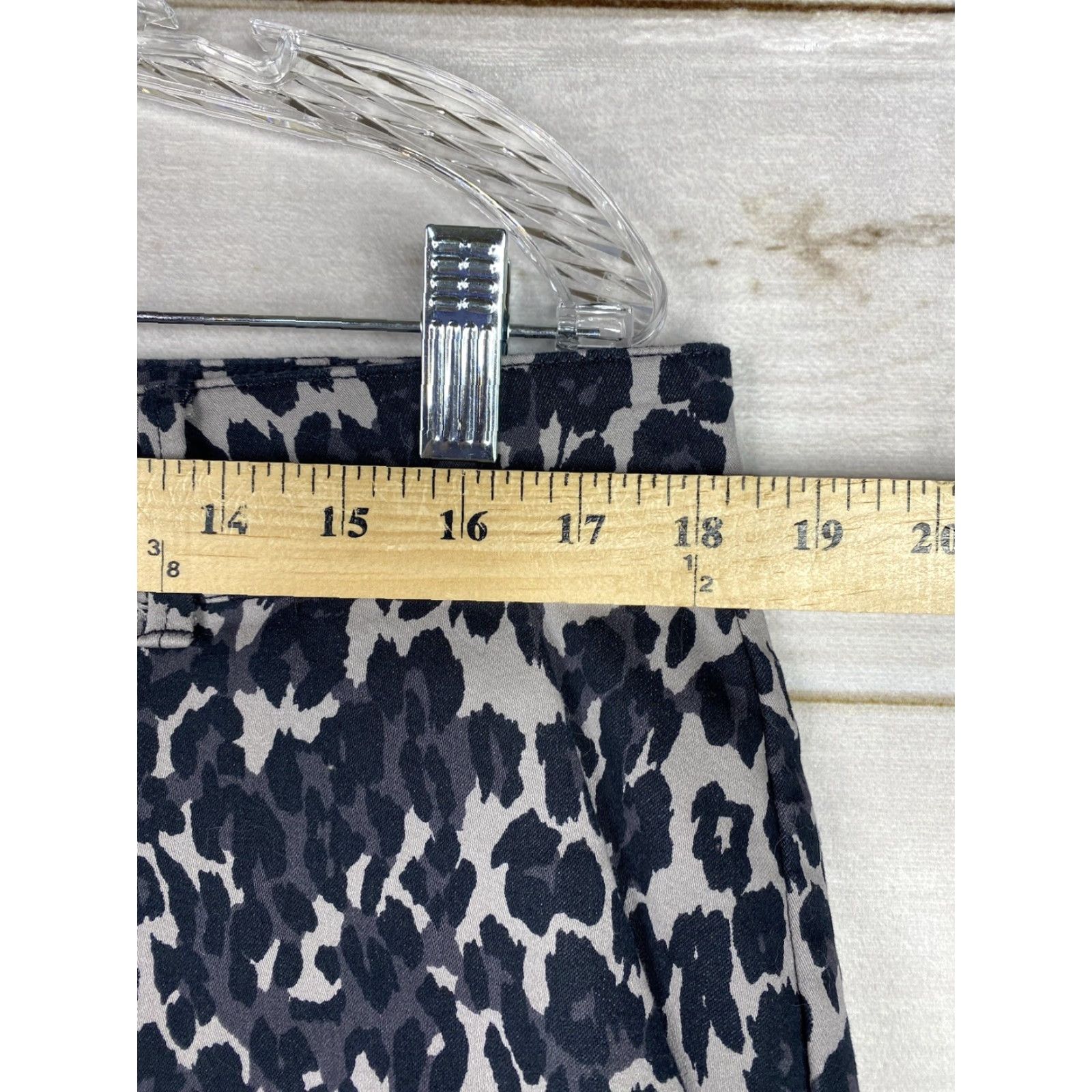 Isaac Mizrahi Isaac Mizrahi Women's Shorts Chino Stretch Casual Regular 12 Multicolor Animal Print Pockets Flat Front Button Zipper High Rise Size 34" / US 12 / IT 48 - 3 Thumbnail