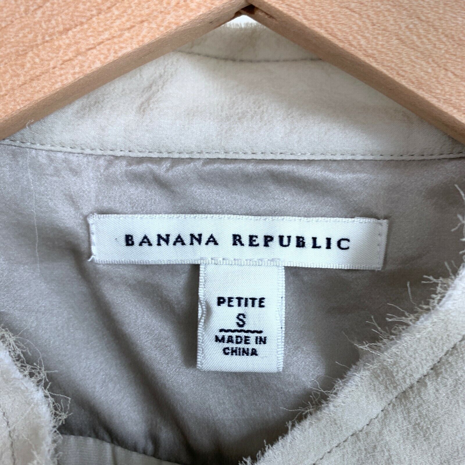 Banana Republic Banana Republic Charmeuse Silk Fringe Trim Blouse Gray PS Size S / US 4 / IT 40 - 6 Thumbnail