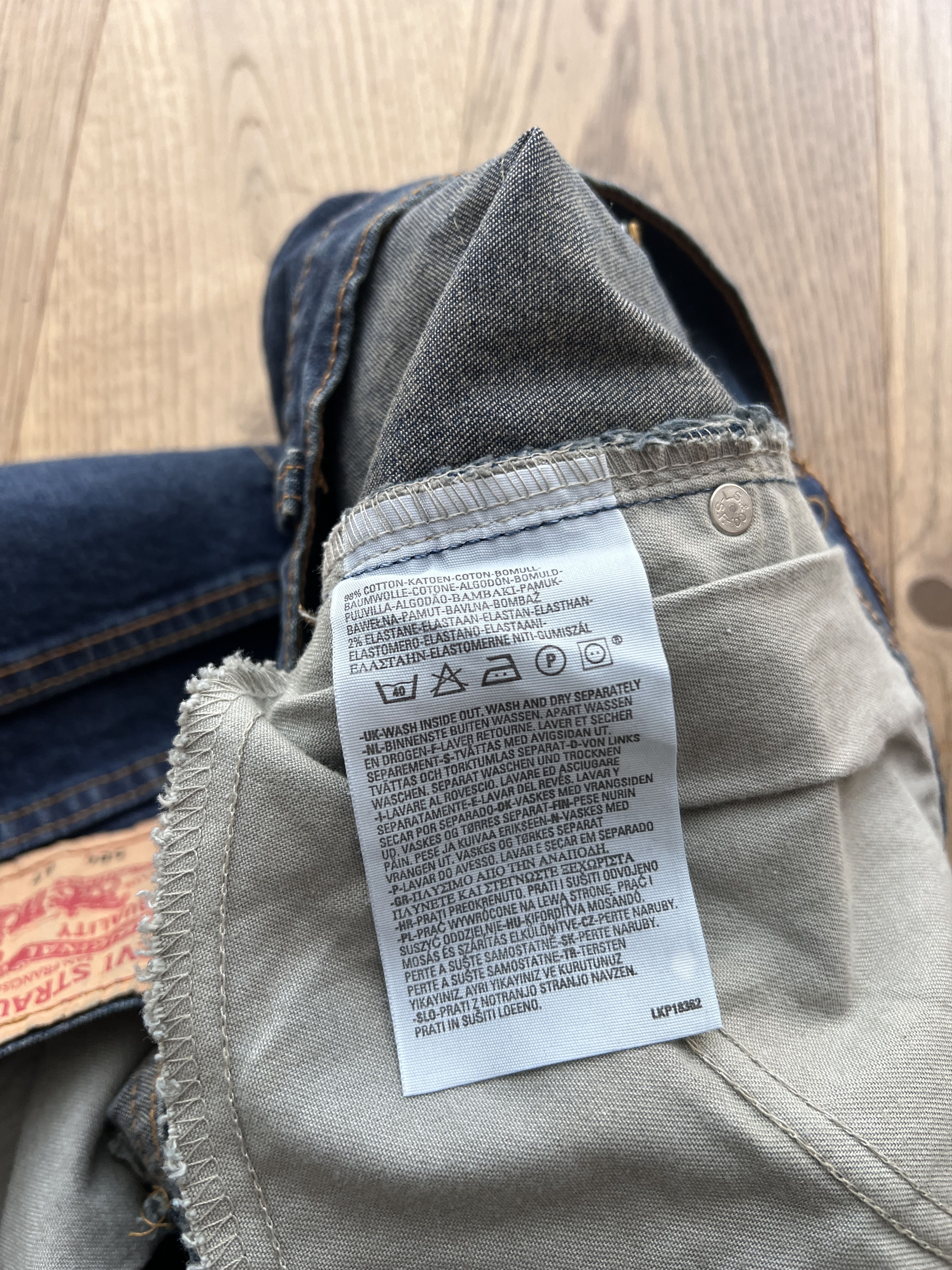 Levi's Vintage Clothing RARE Levis Flared Boot Cut Denim vintage 00s Retro Jeans y2k Size US 34 / EU 50 - 17 Thumbnail