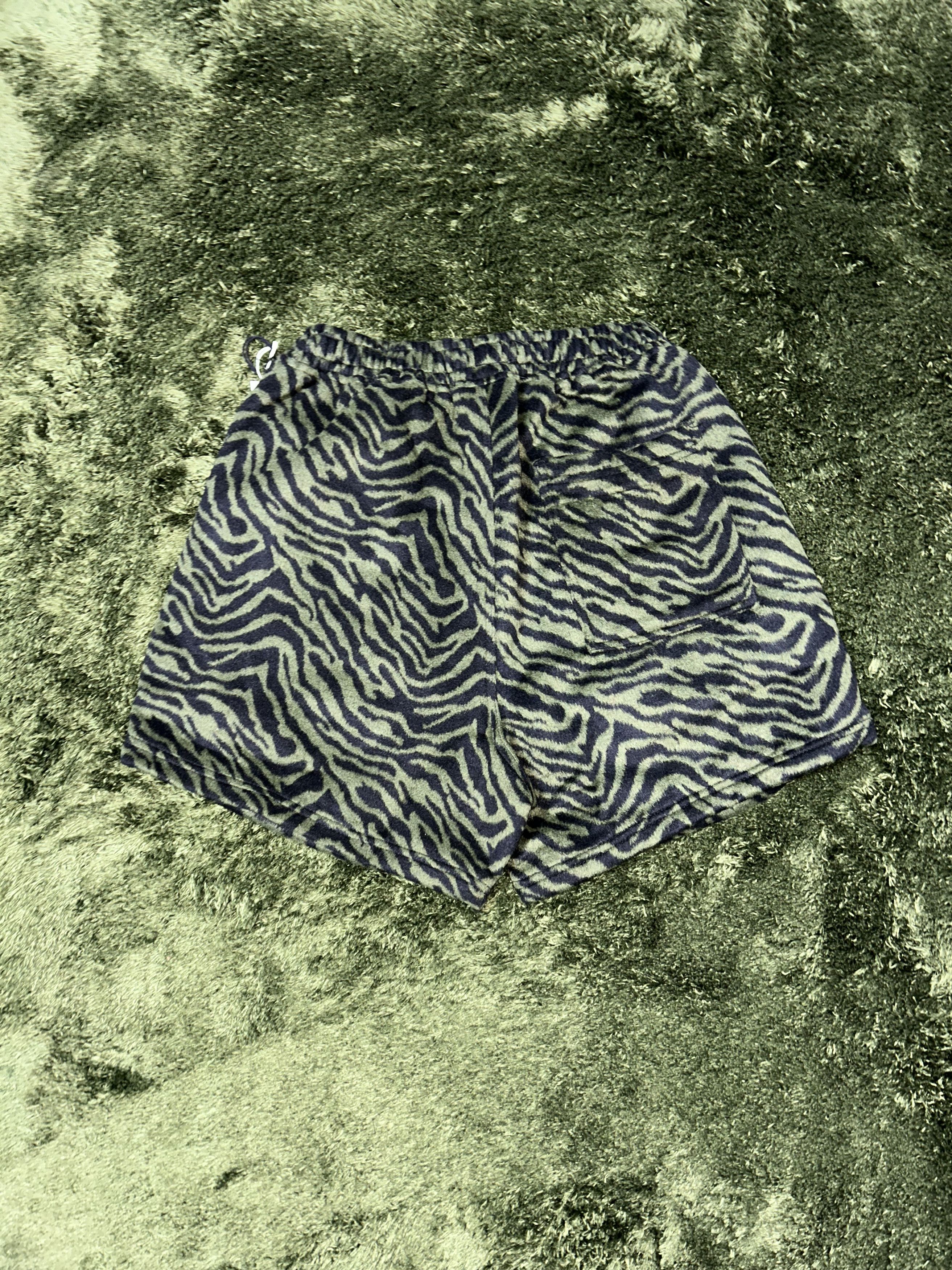 Pleasures [M] pleasures fuzzy stripe pattern shorts Size US 34 / EU 50 - 5 Thumbnail