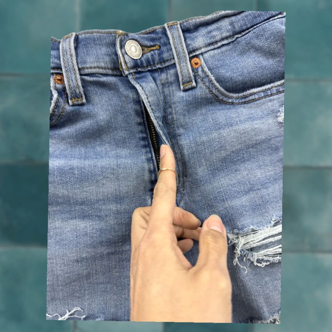 Levi's Levi's High Rise Cut Off Denim Shorts Women's Blue 27 Classic Festival Style Size 27" / US 4 / IT 40 - 3 Thumbnail