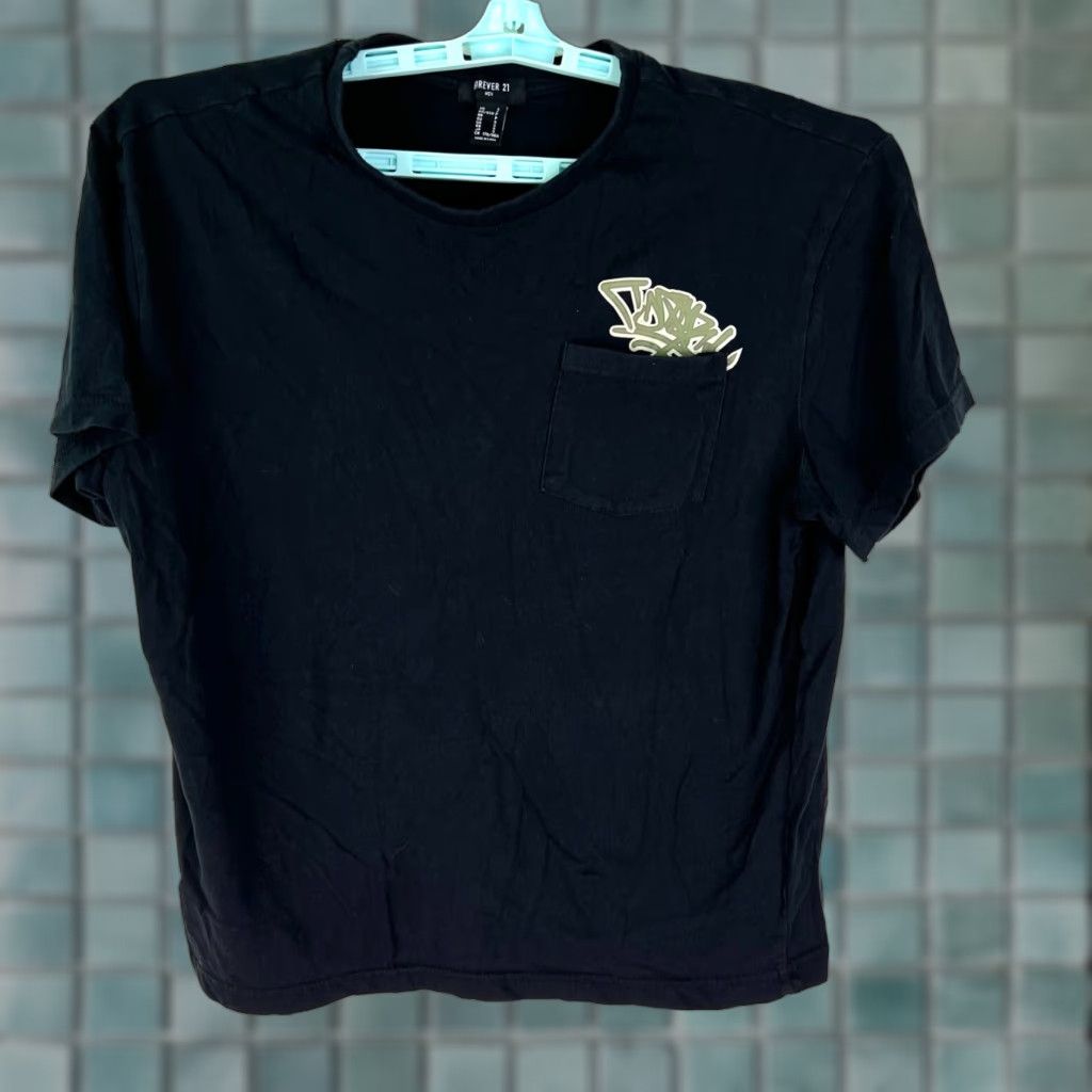 Forever 21 Forever 21 Graphic Pocket T-Shirt Adult Size S Black Mens Size US S / EU 44-46 / 1 - 1 Thumbnail