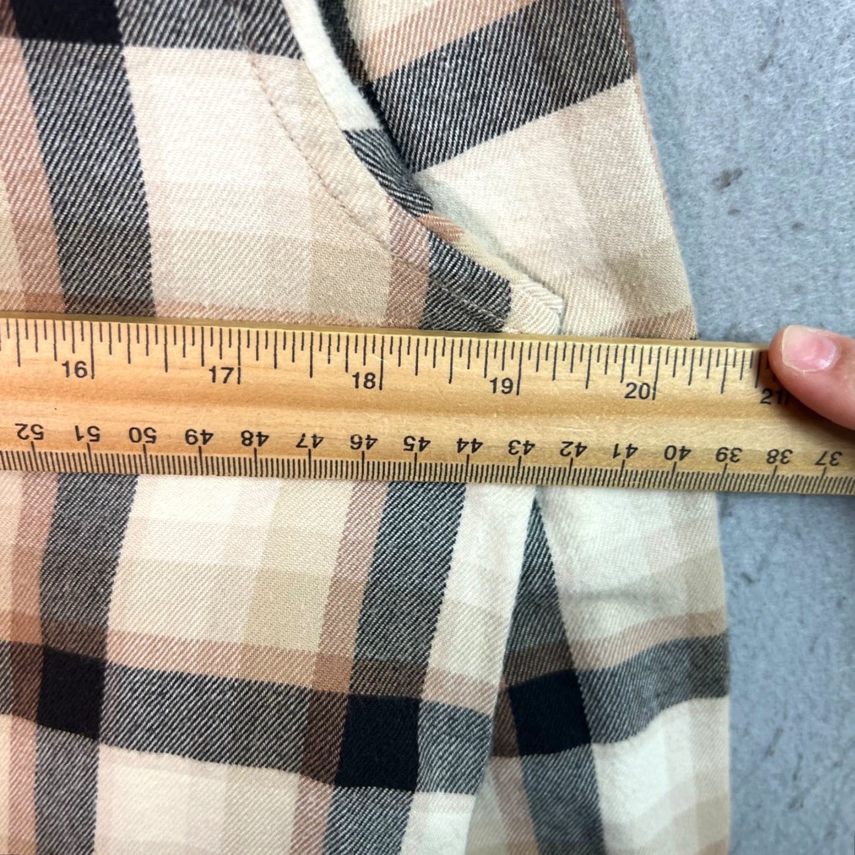 Uniqlo Uniqlo Womens Plaid Long Sleeve Shirt M Beige Black Size M / US 6-8 / IT 42-44 - 5 Thumbnail