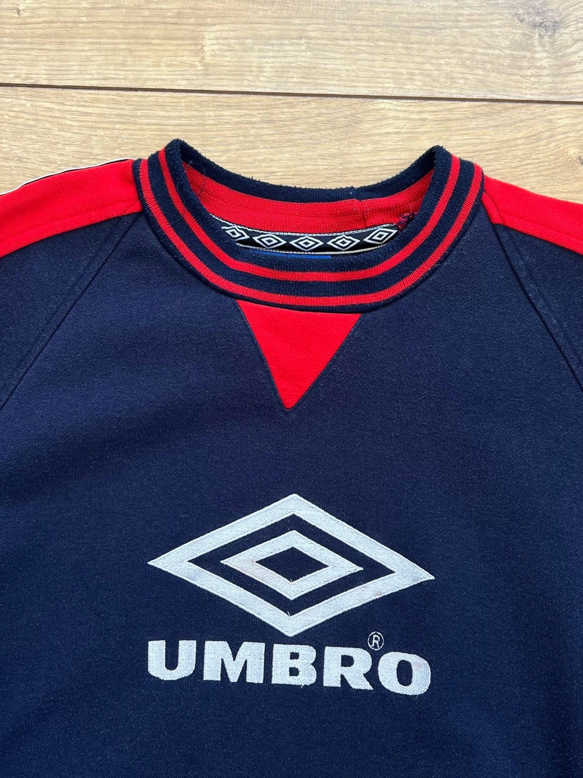 Umbro Umbro Vintage Sweatshirt Crewneck Center Logo 90's Size US L / EU 52-54 / 3 - 2 Thumbnail
