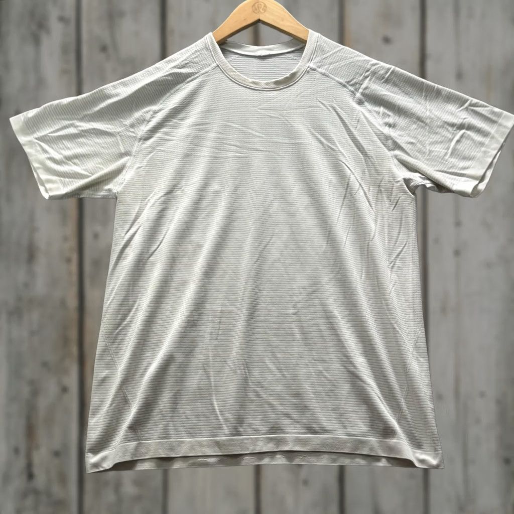 Lululemon Lululemon Mens L Gray Striped Tagless Moisture Wicking Polyester Jersey Athletic Shirt Size US L / EU 52-54 / 3 - 1 Thumbnail