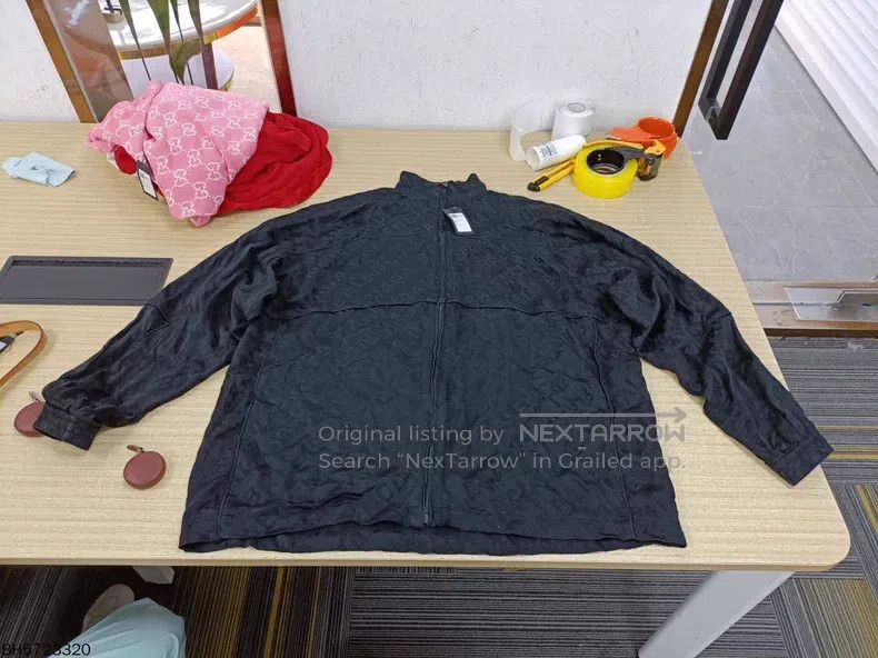Balenciaga Balenciaga Balenciaga letter print solid color jacket Size XXS / US 00 / IT 34 - 1 Thumbnail