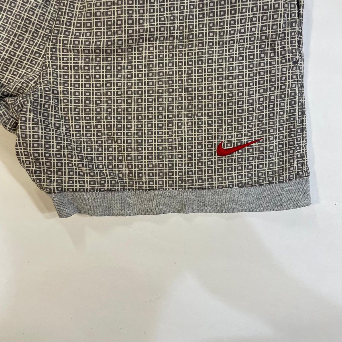 Nike Nike grey and white vintage shorts 90s Size US 36 / EU 52 - 3 Thumbnail