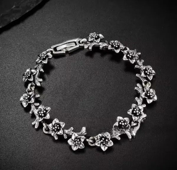 VIBE Vintage 2000s Style Silver Flowers Hip Hop Punk Bracelet Size ONE SIZE - 2 Thumbnail